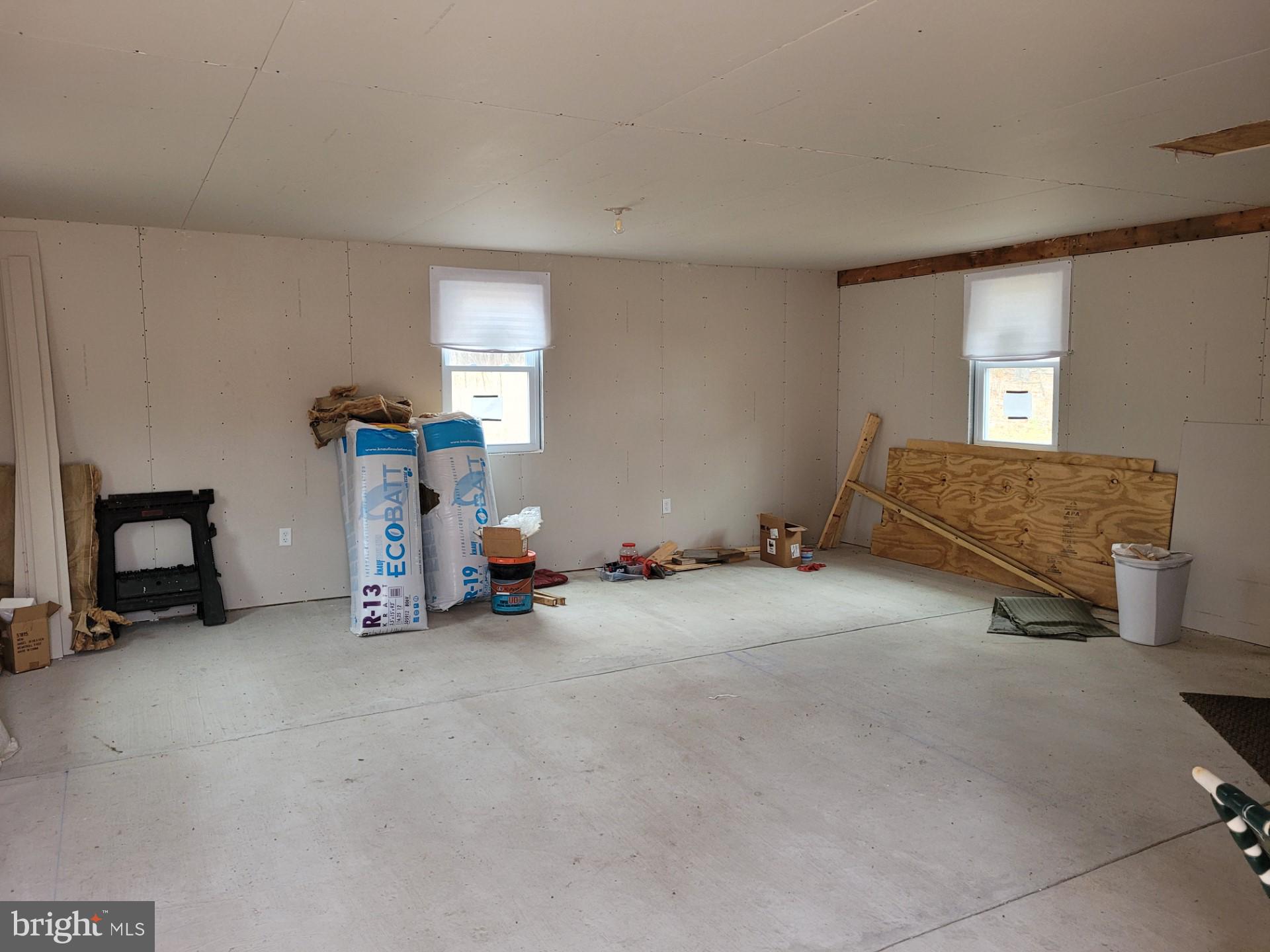 SPRING MOUNTAIN - Land