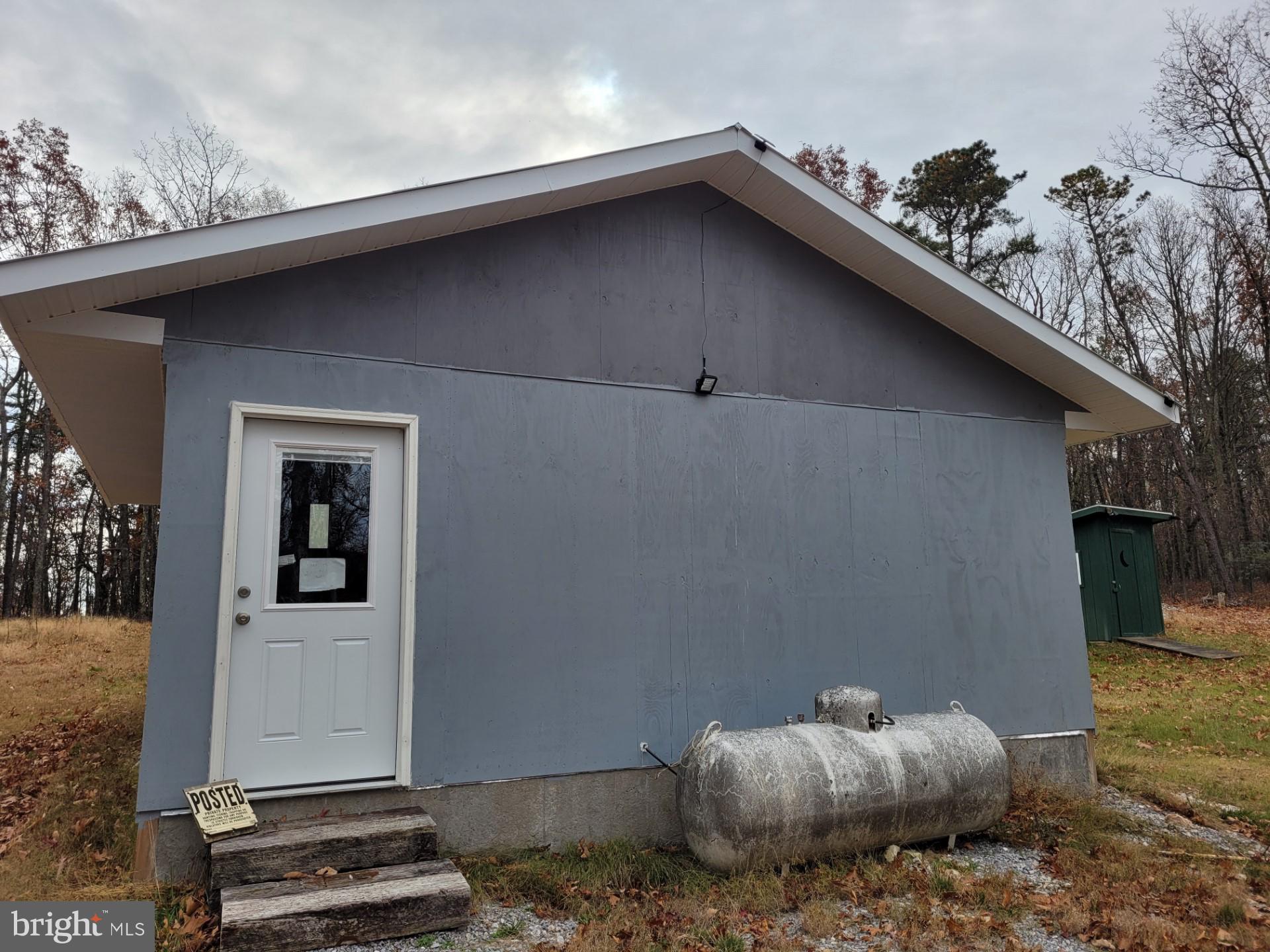 SPRING MOUNTAIN - Land