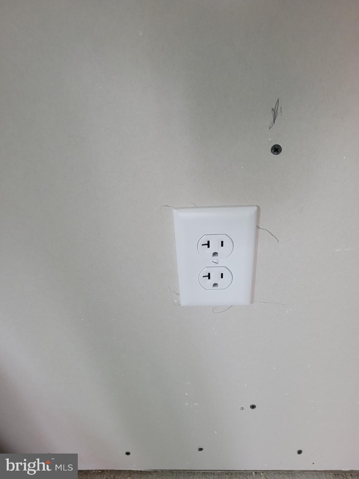 SPRING MOUNTAIN - Land