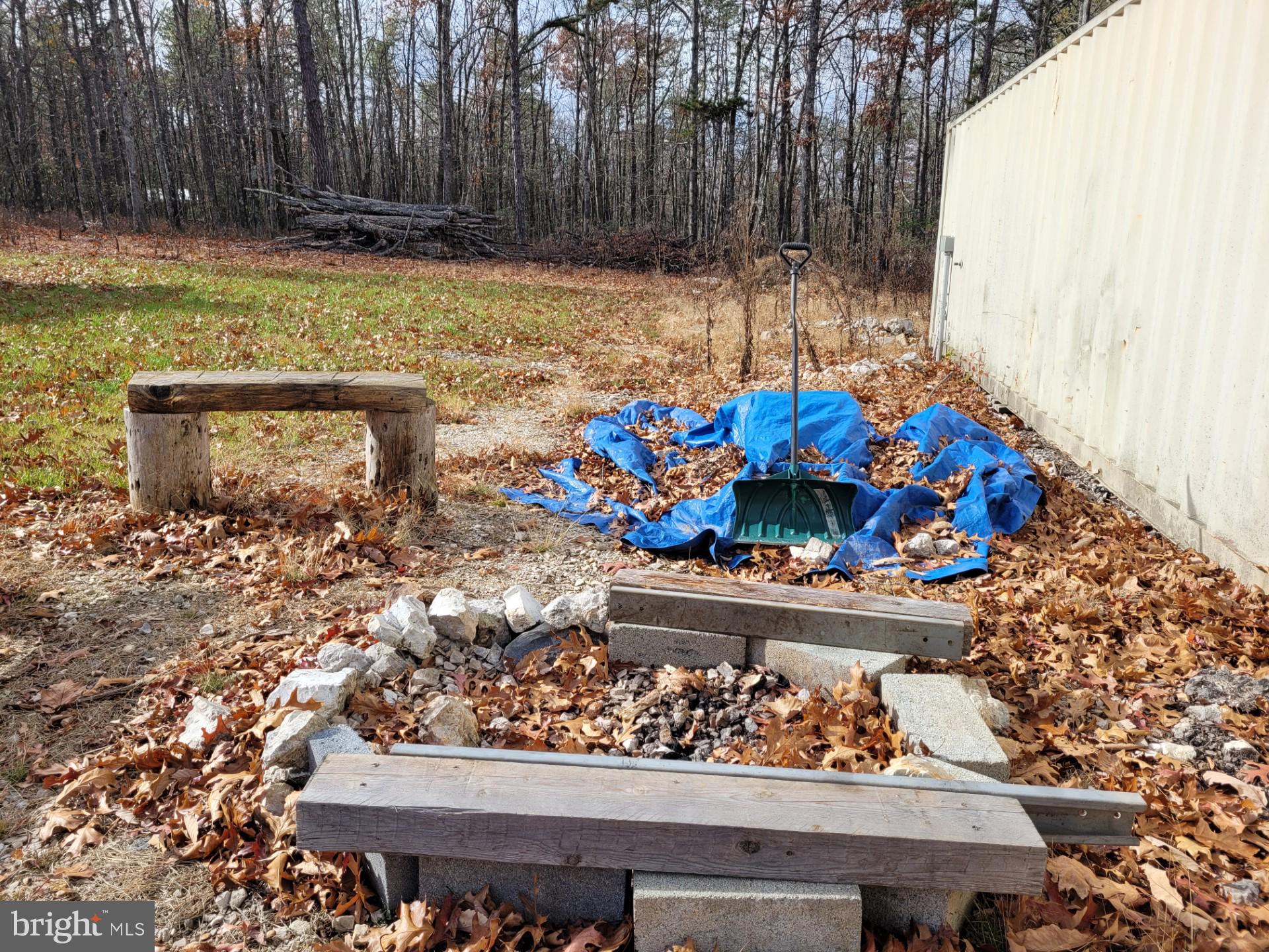 SPRING MOUNTAIN - Land