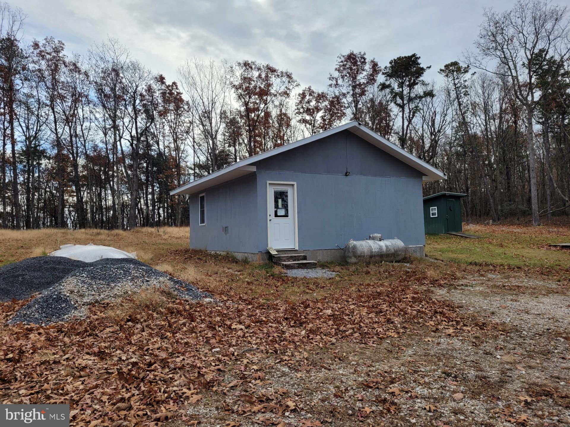 SPRING MOUNTAIN - Land