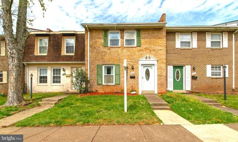 Photo of 807 S CONCORD CT, STERLING, VA 20164 (MLS # VALO2046528)