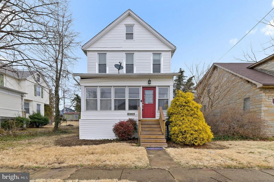 GORGEOUS HISTORIC HOME LOCATED IN SOUGHT AFTER NEIGHBORHOOD NOW AVAILABLE.  OVERSIZED PARKING PAD FOR TWO VEHICLES. GLISTENING HARDWOODS CASCADE THROUGHOUT. RECENTLY PAINTED. GRANITE COUNTERTOPS, SS APPLIANCES IN OPEN KITCHEN. TONS OF NATURAL LIGHT. HIGH CEILINGS. TONS OF STORAGE. WALK-IN SHOWERS. WALK-IN CLOSETS. SPACIOUS 5 BEDROOMS WITH 2.5 BATHROOMS.  OVERSIZED REAR YARD WITH DECK - GREAT FOR ENTERTAINING. CLOSE PROXIMITY TO RETAIL SHOPPING, LOCAL DINING, AND ALL MAJOR HIGHWAYS. SCHEDULE A PRIVATE TOUR TODAY.