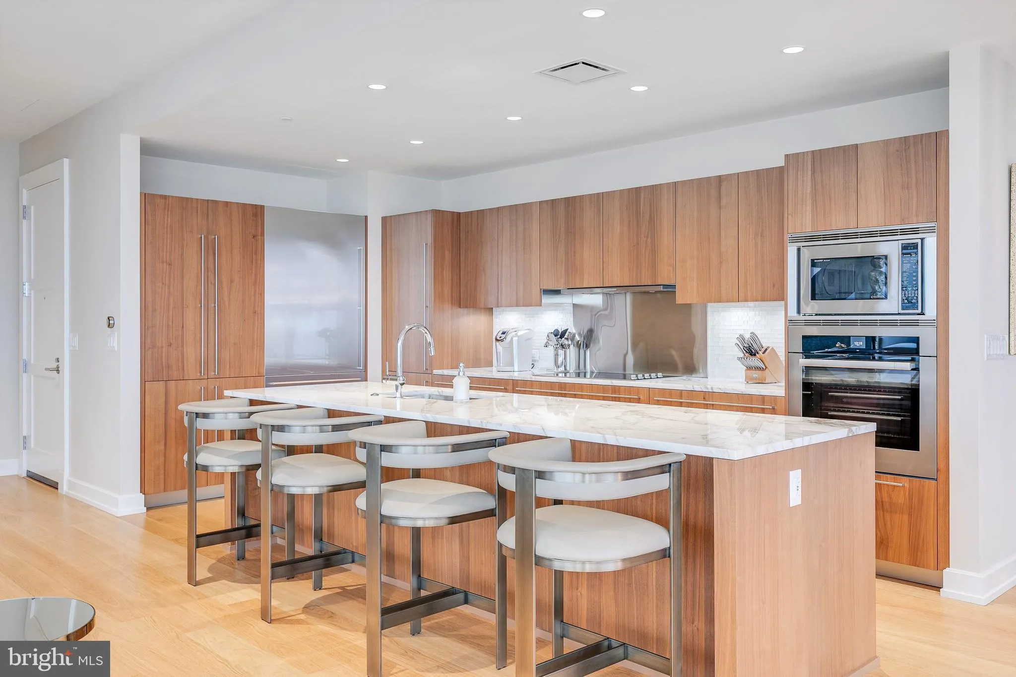 Philadelphia, Pennsylvania 19102, United States, 3 Bedrooms Bedrooms, ,5 BathroomsBathrooms,Residential,Active,130982