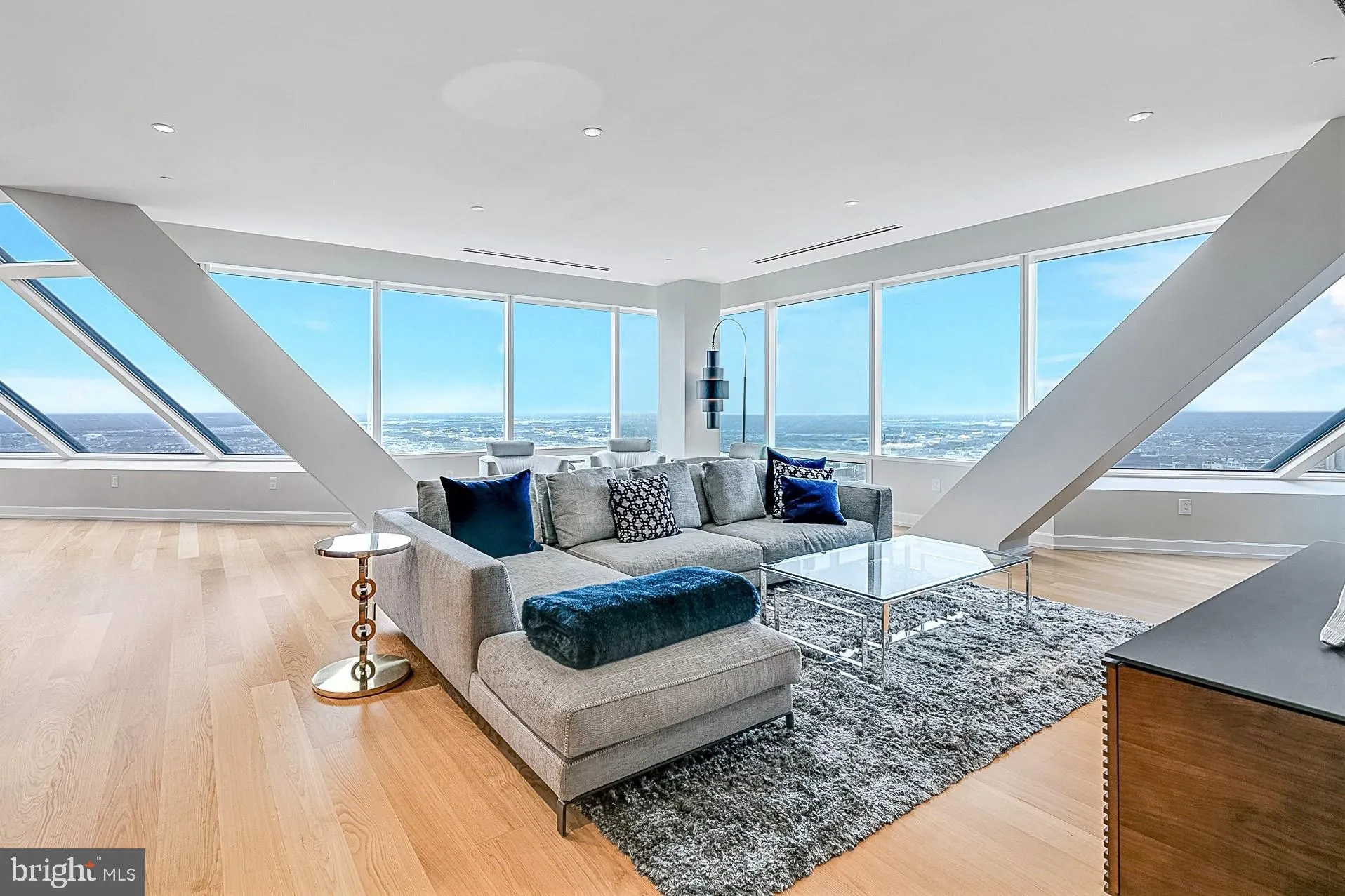 Philadelphia, Pennsylvania 19102, United States, 3 Bedrooms Bedrooms, ,5 BathroomsBathrooms,Residential,Active,130982