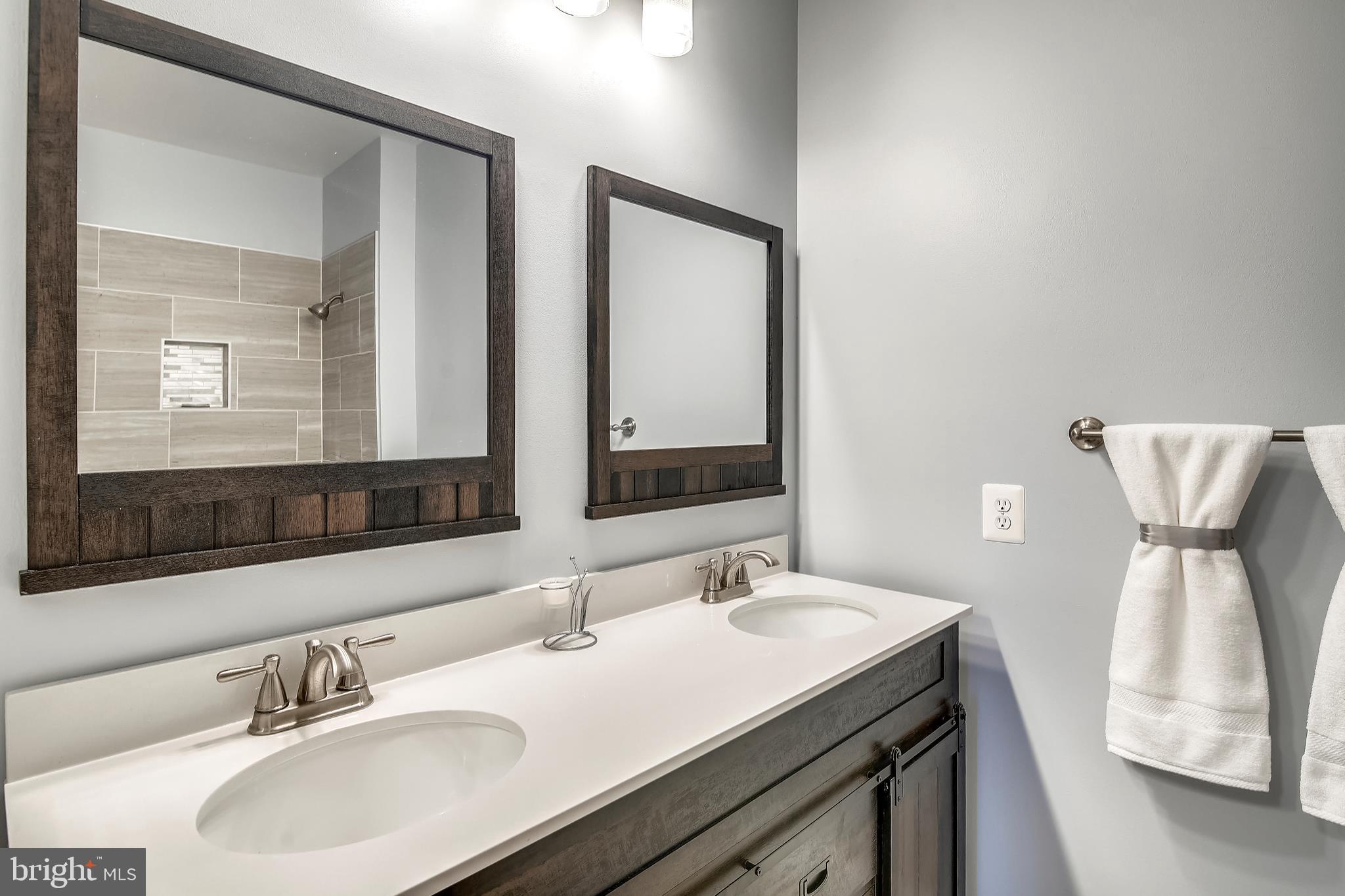 HICKORY KNOLL - Residential