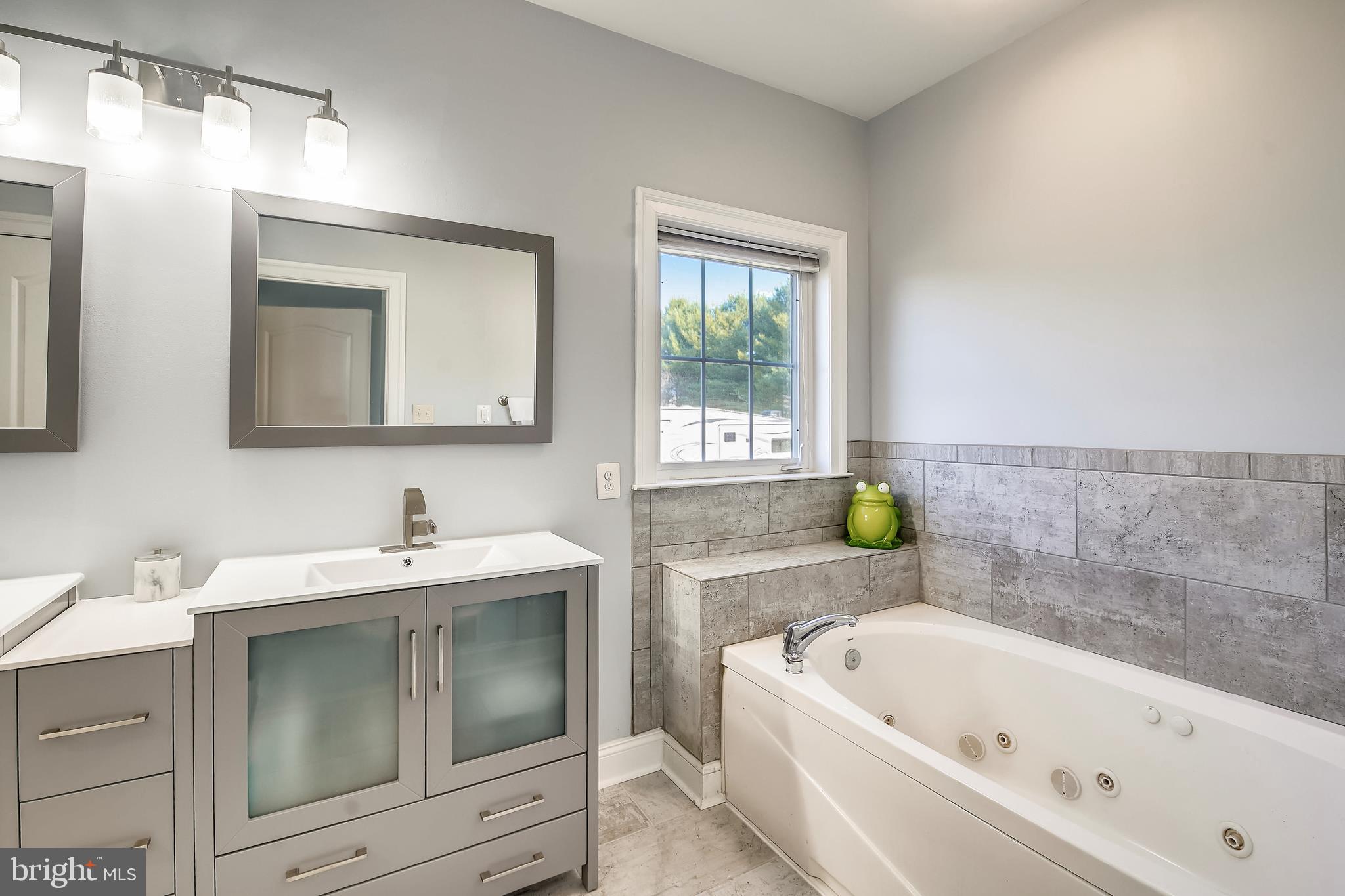 HICKORY KNOLL - Residential