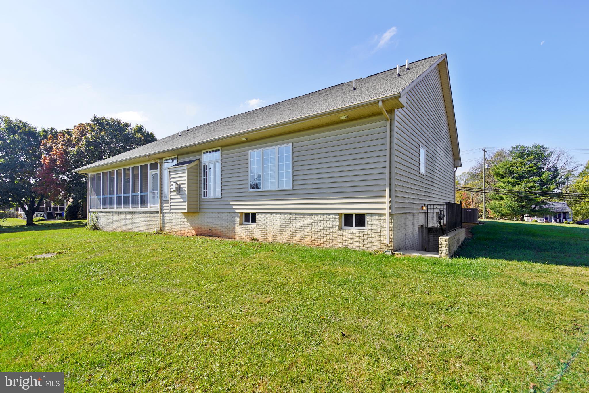 HICKORY KNOLL - Residential