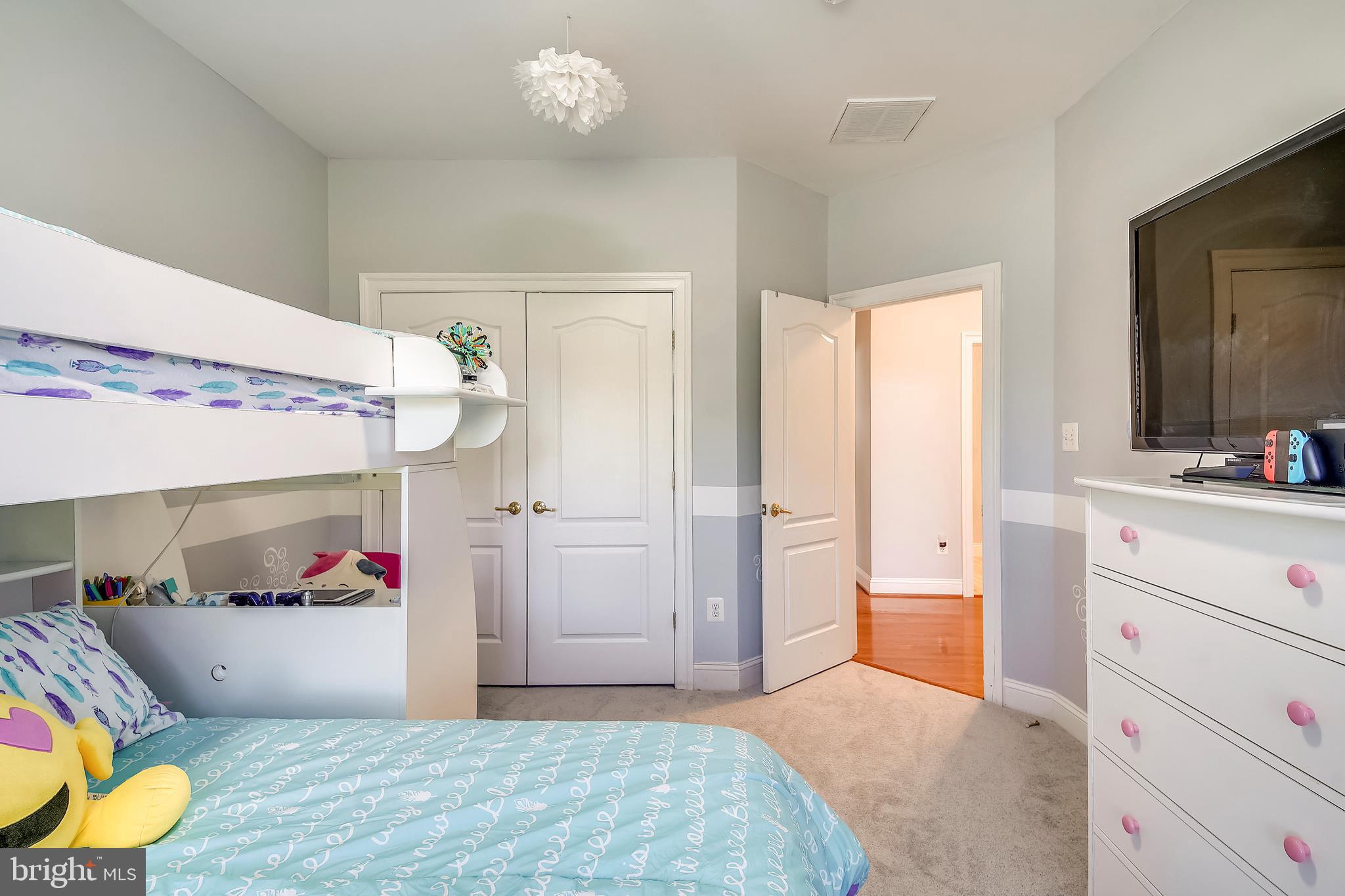 HICKORY KNOLL - Residential