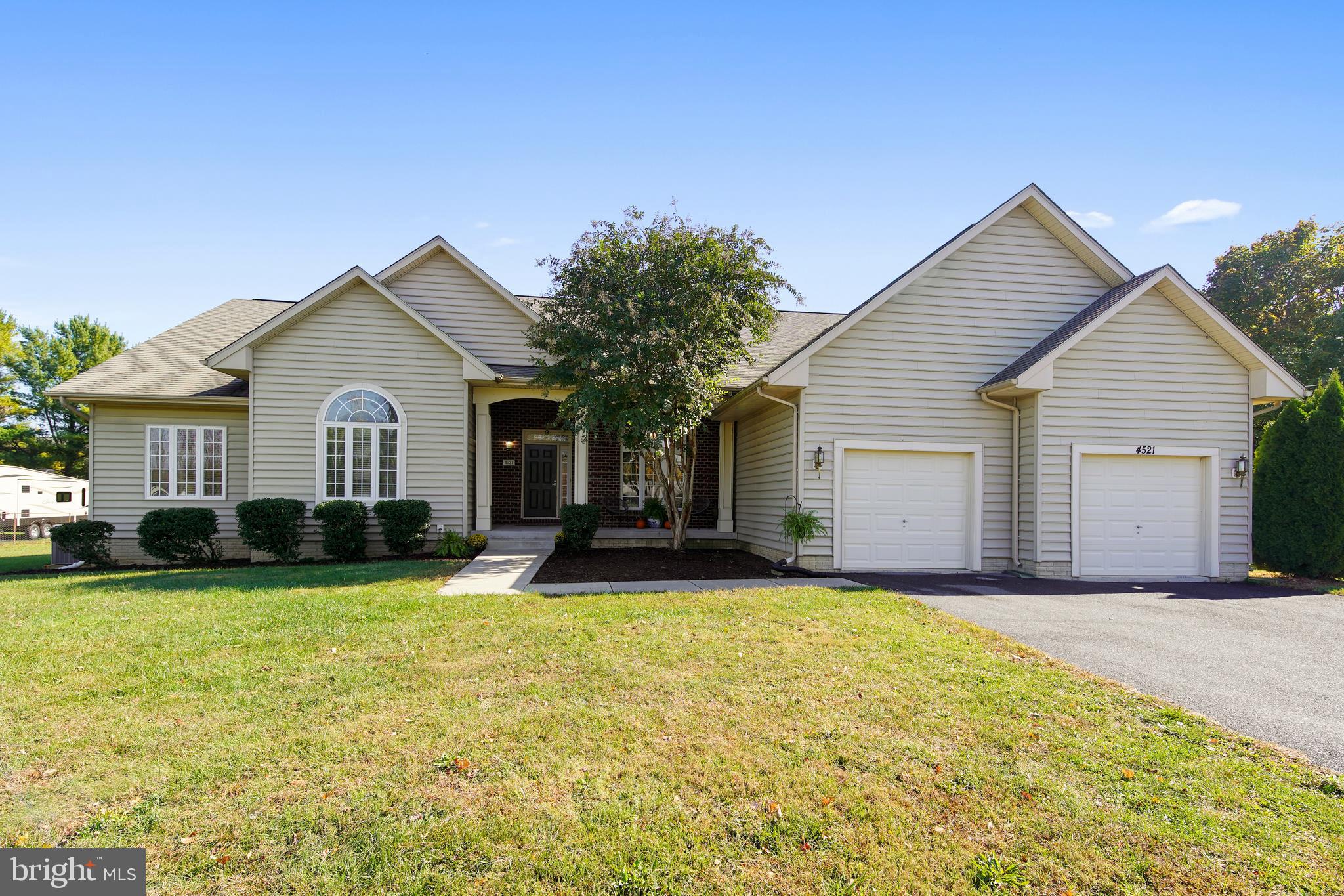 HICKORY KNOLL - Residential