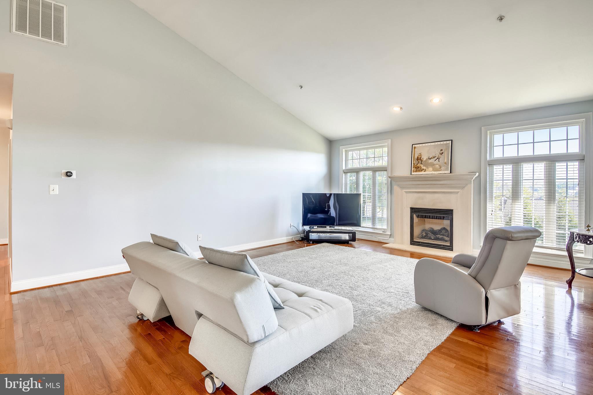 HICKORY KNOLL - Residential