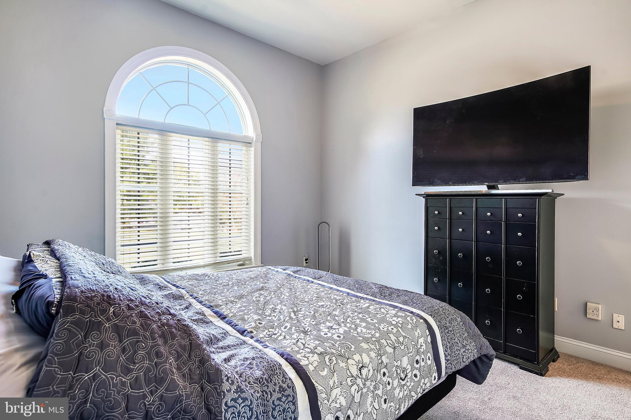 HICKORY KNOLL - Residential