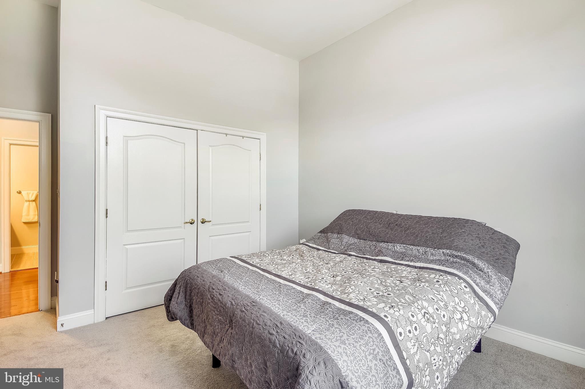 HICKORY KNOLL - Residential