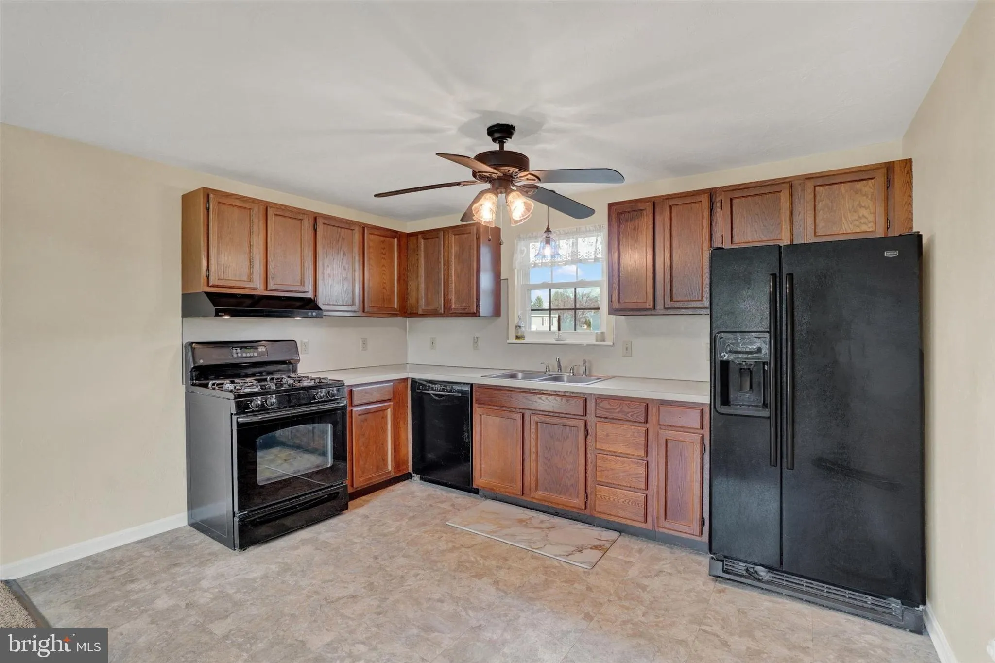 York, Pennsylvania 17408, United States, 3 Bedrooms Bedrooms, ,2 BathroomsBathrooms,Residential,Active,250297