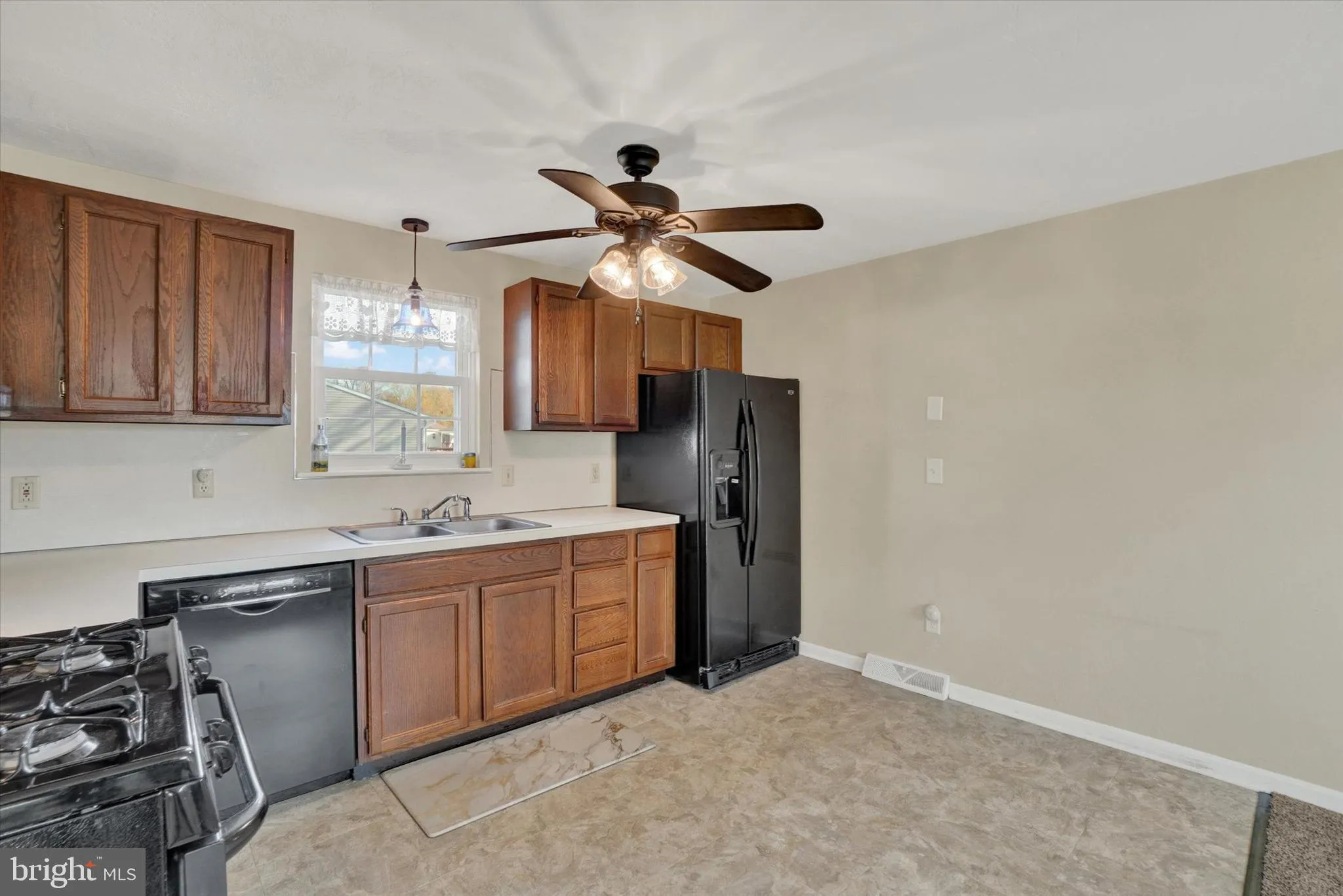 York, Pennsylvania 17408, United States, 3 Bedrooms Bedrooms, ,2 BathroomsBathrooms,Residential,Active,250297