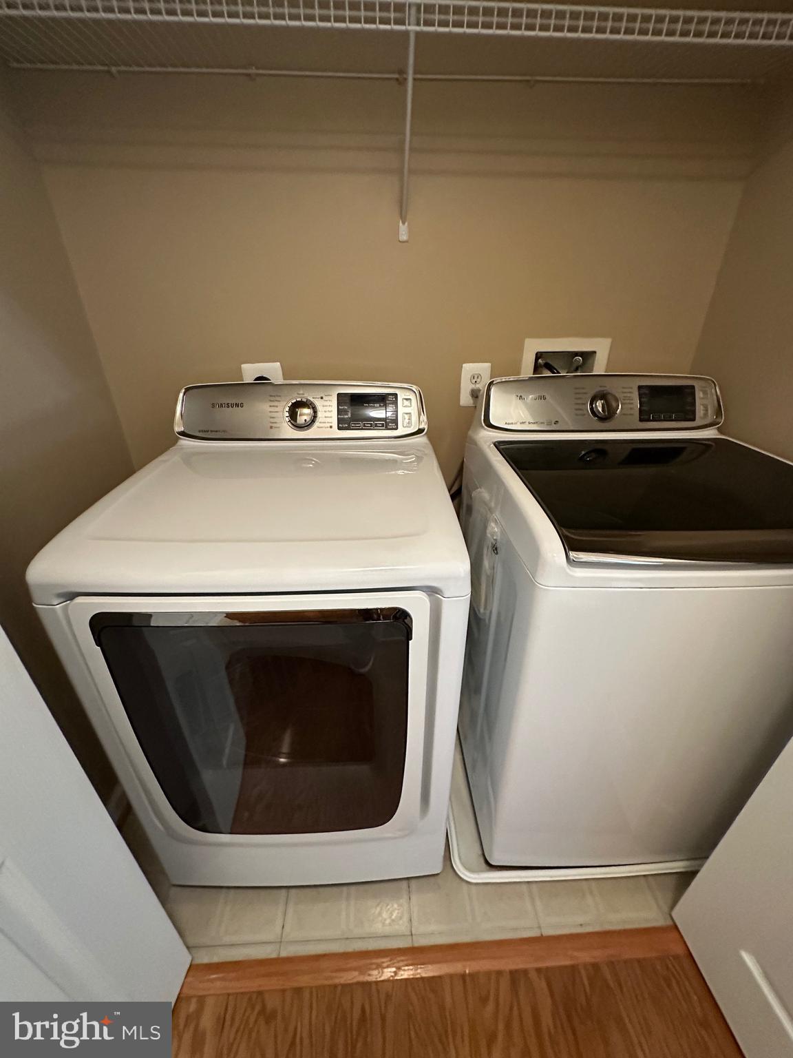 SAVOY AT RESTON TOWN CENTER - Residential