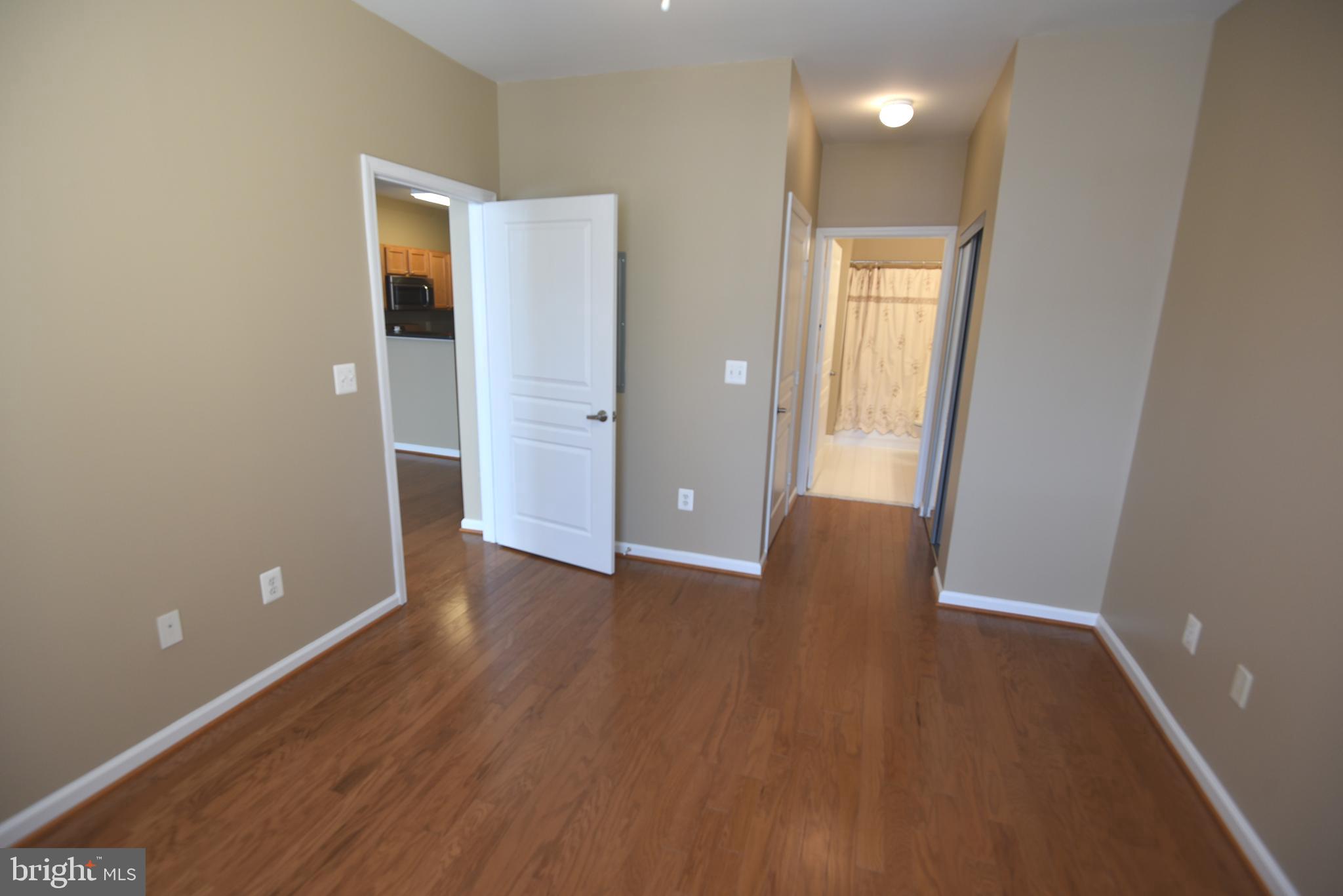 SAVOY AT RESTON TOWN CENTER - Residential