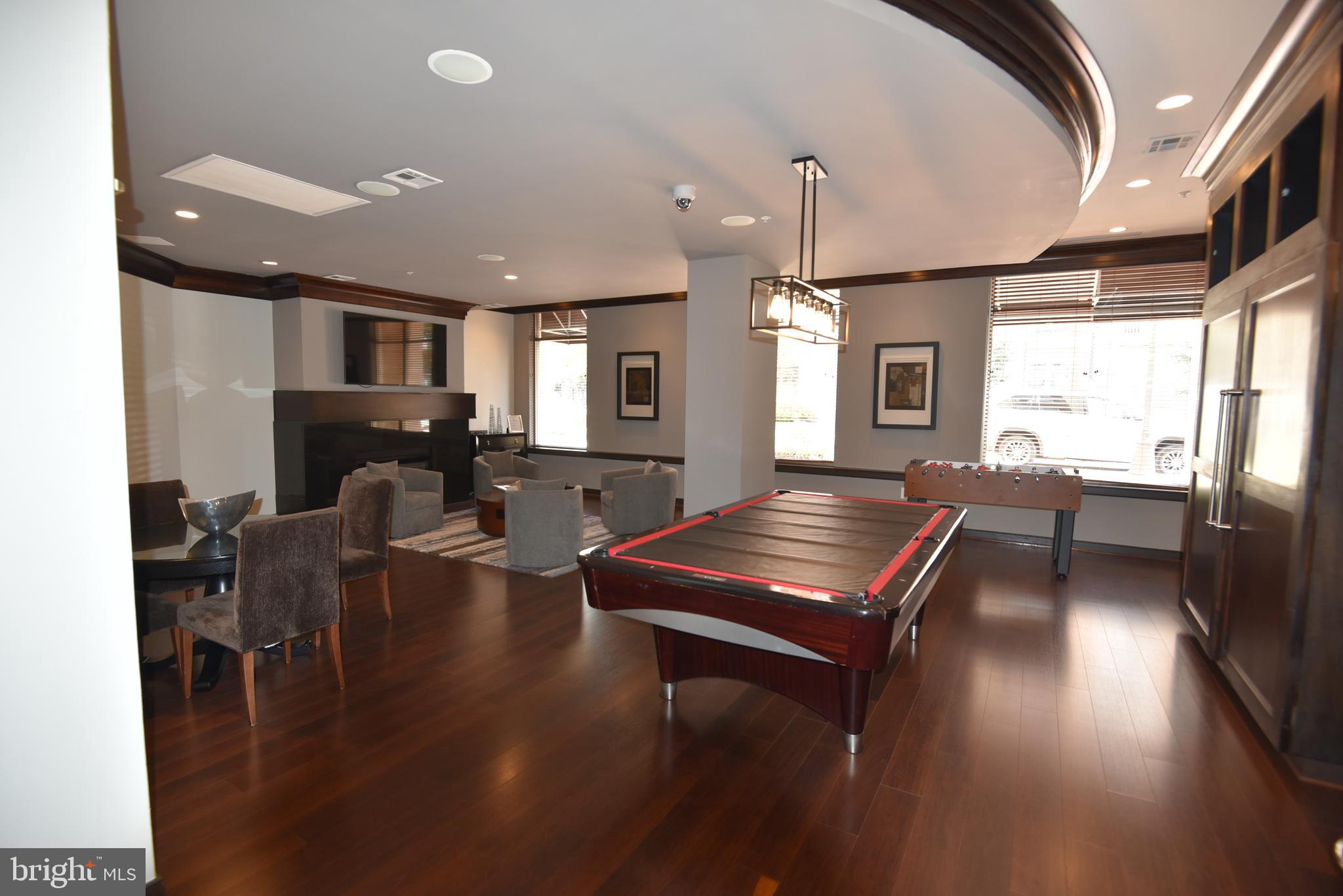 SAVOY AT RESTON TOWN CENTER - Residential