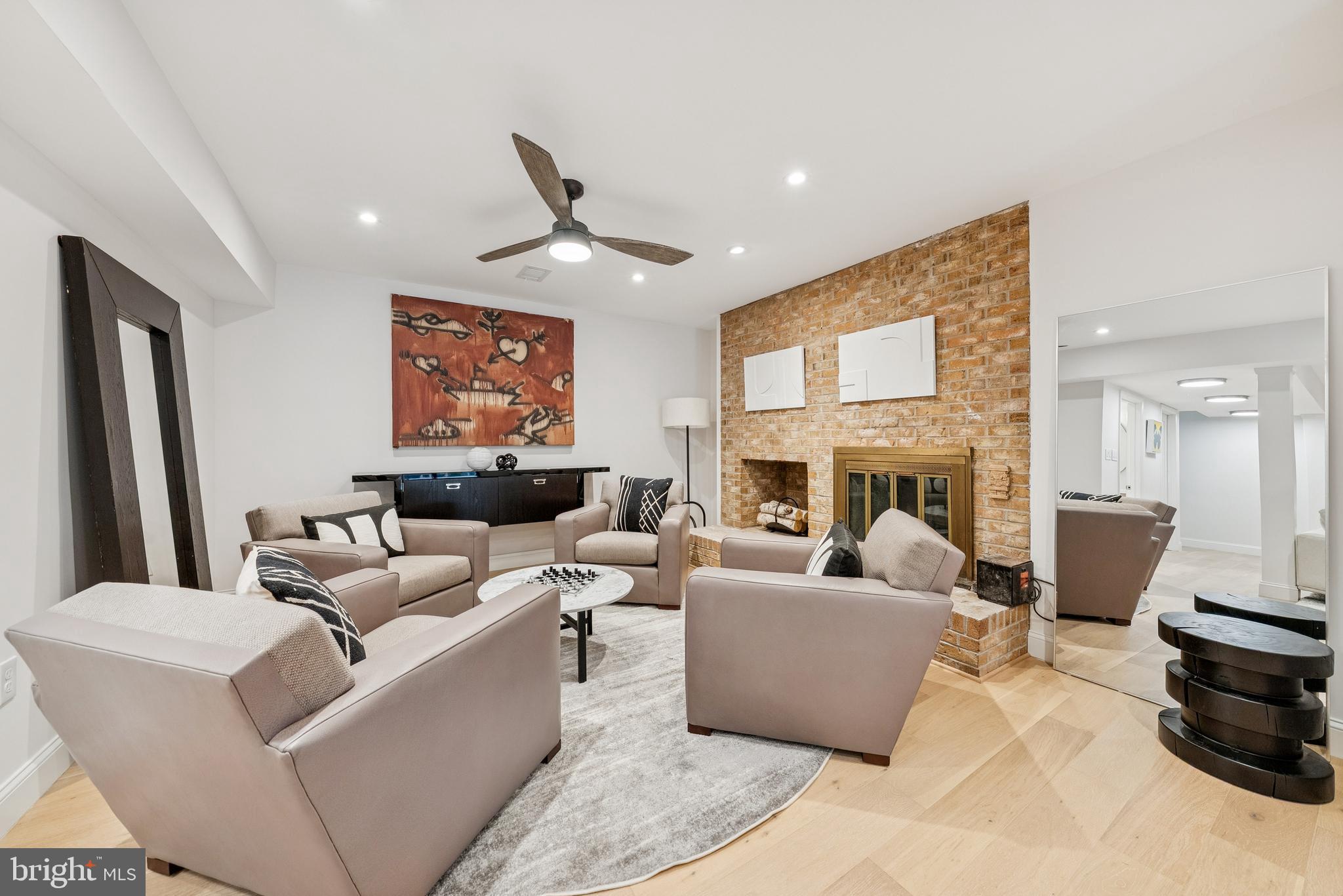 OAKTON WOODS - Residential