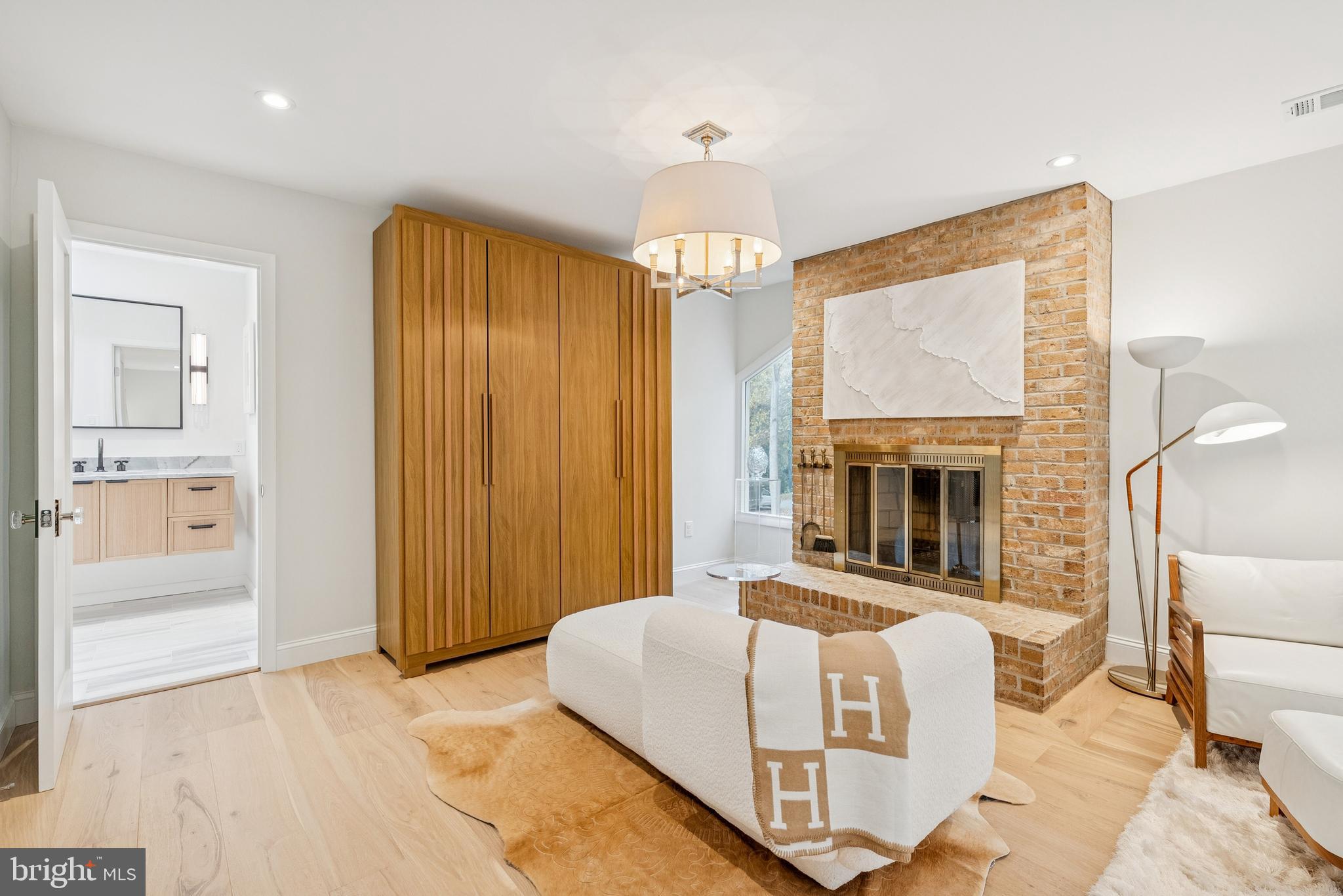 OAKTON WOODS - Residential