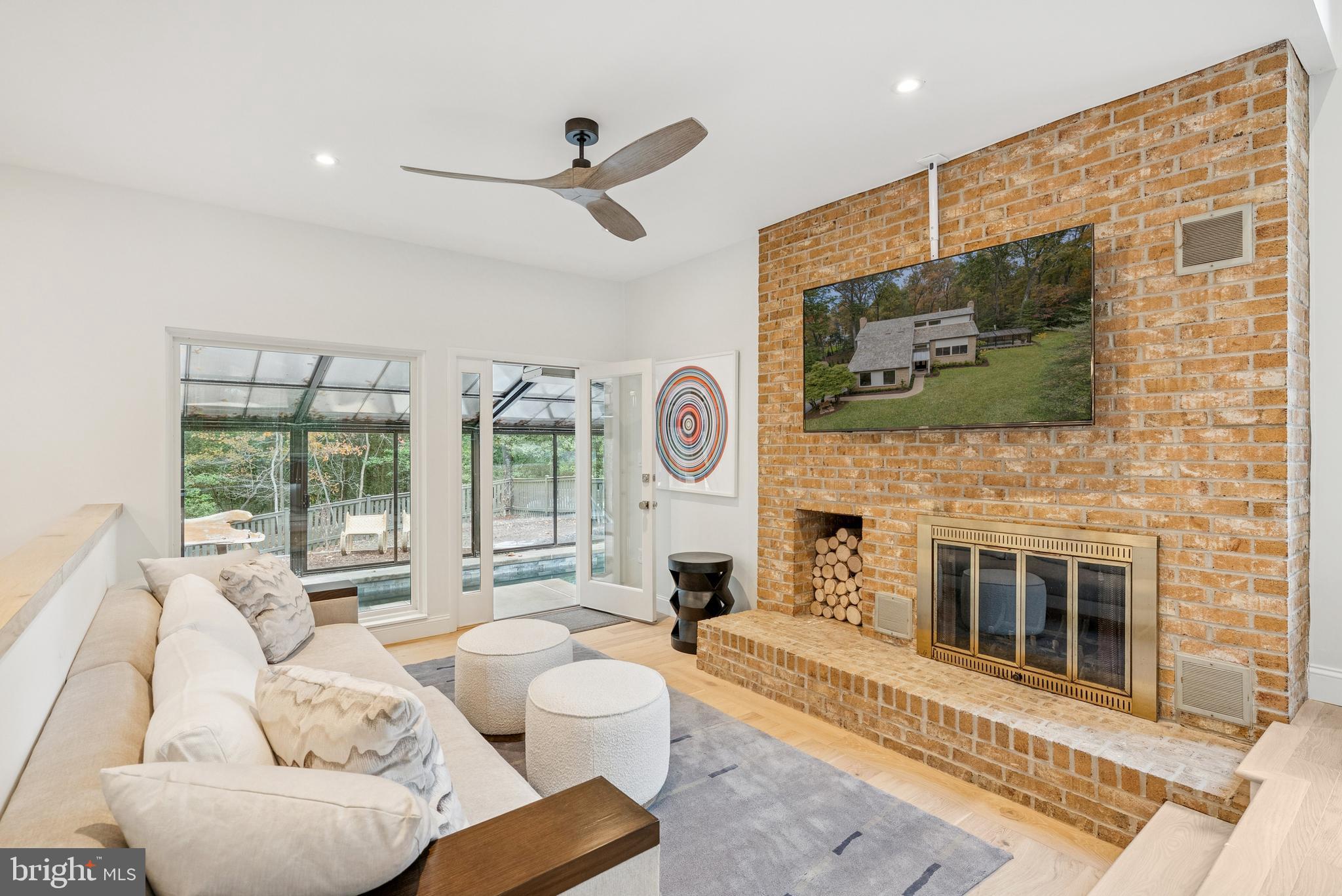 OAKTON WOODS - Residential