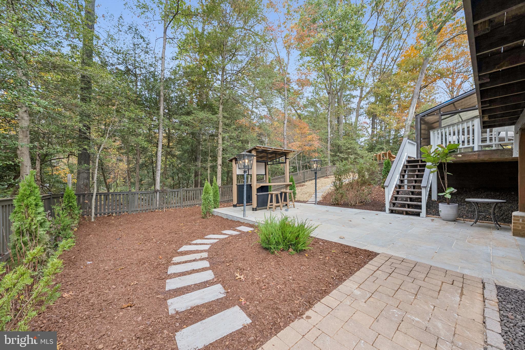 OAKTON WOODS - Residential