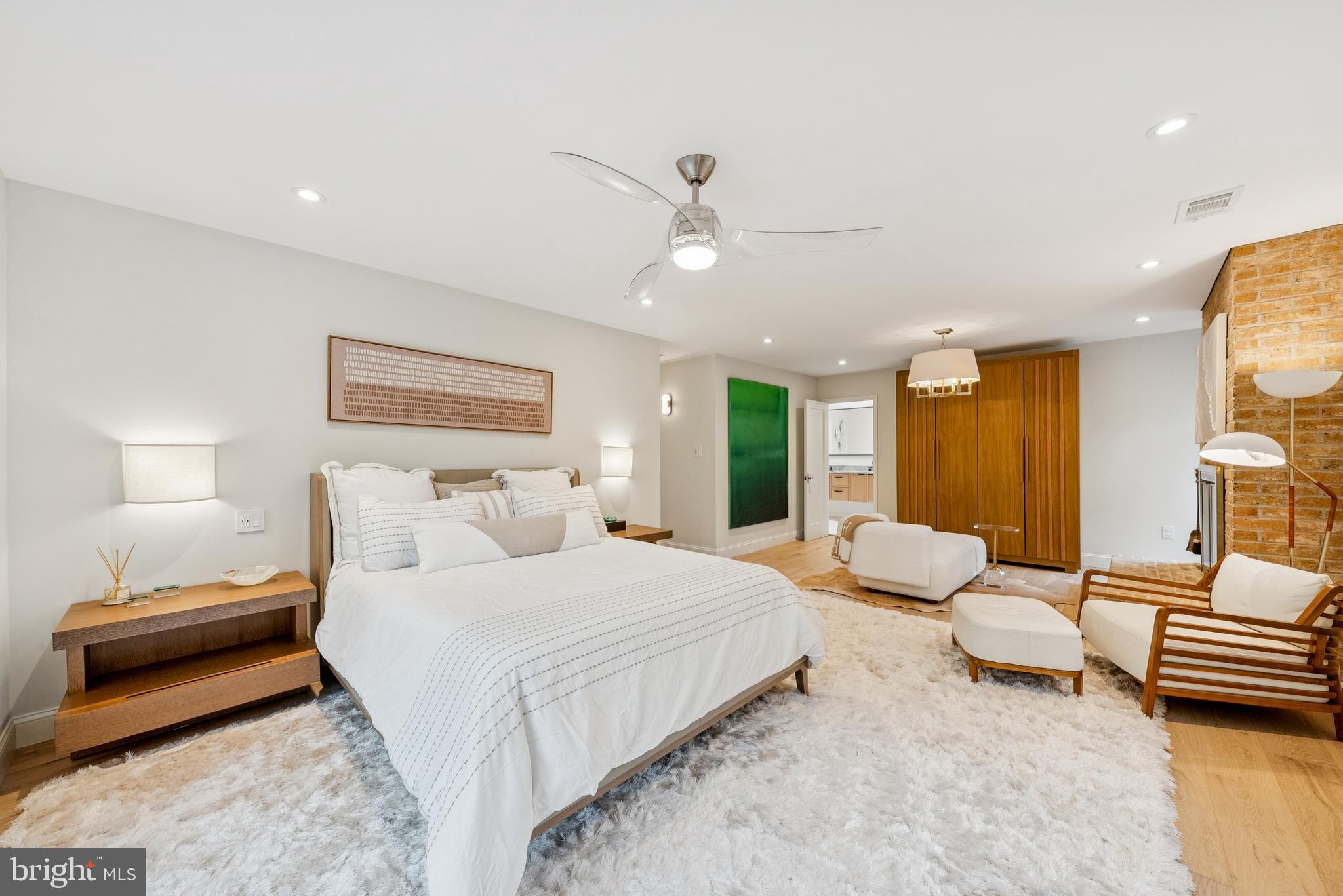 OAKTON WOODS - Residential