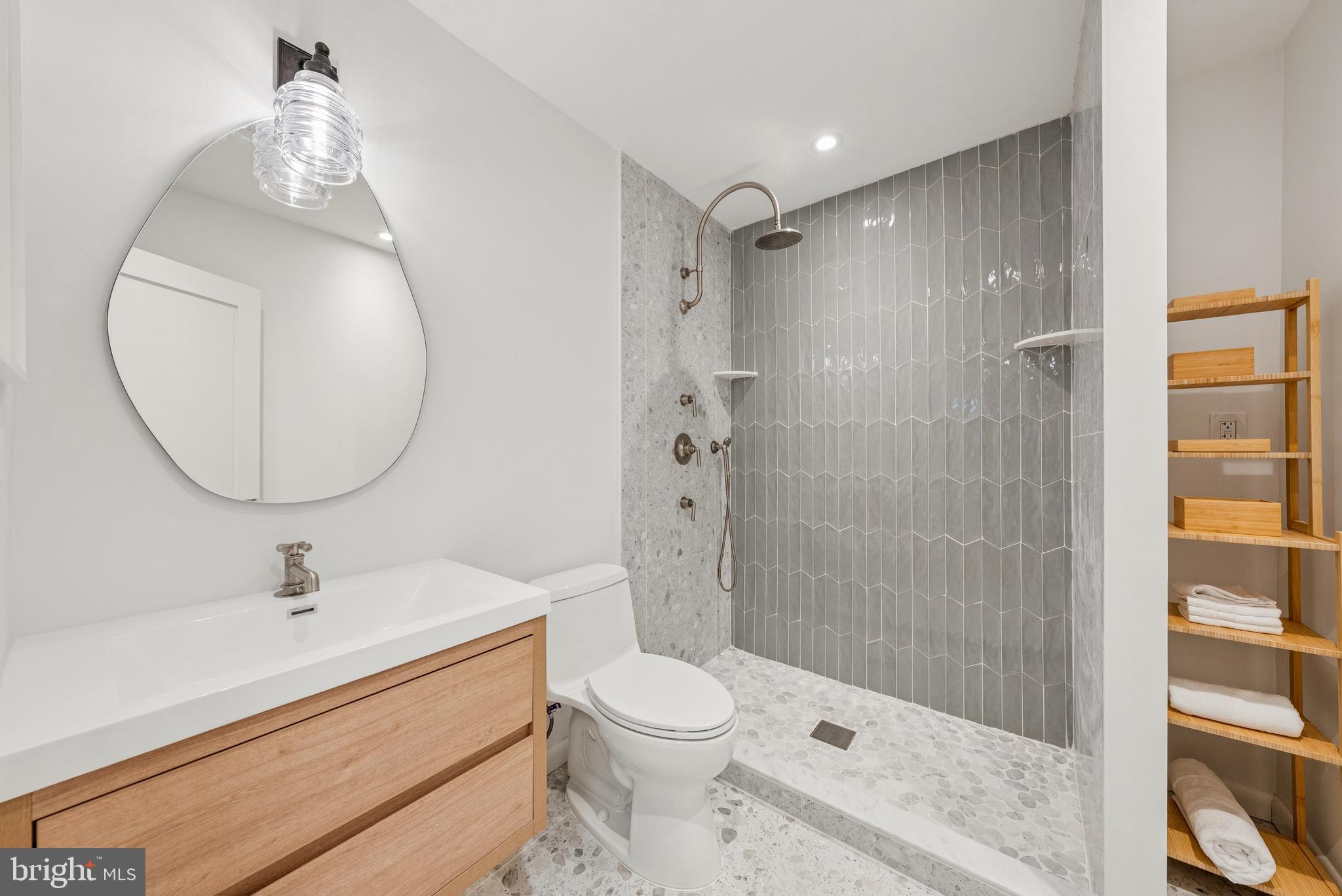 OAKTON WOODS - Residential