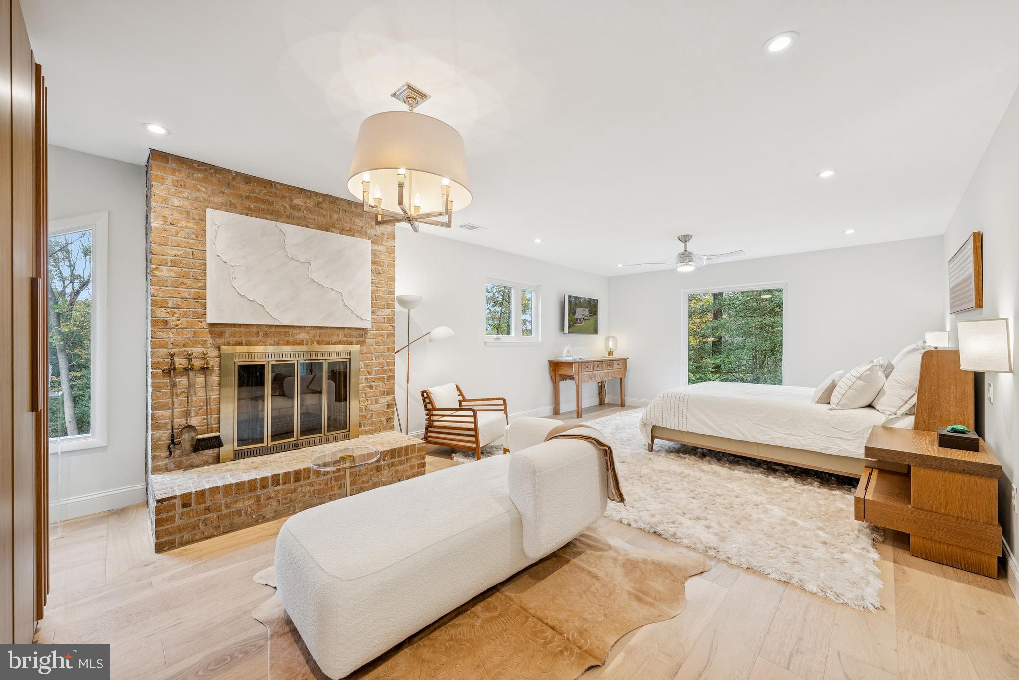 OAKTON WOODS - Residential