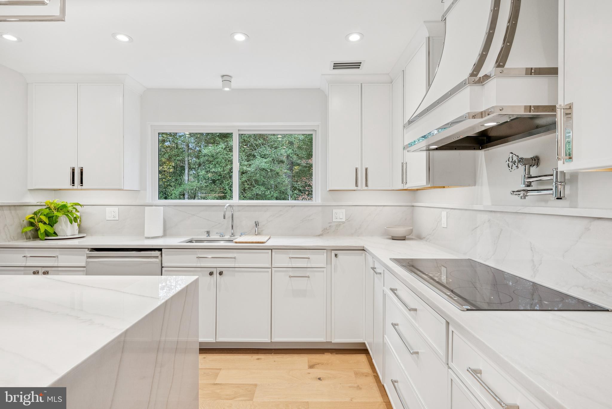 OAKTON WOODS - Residential