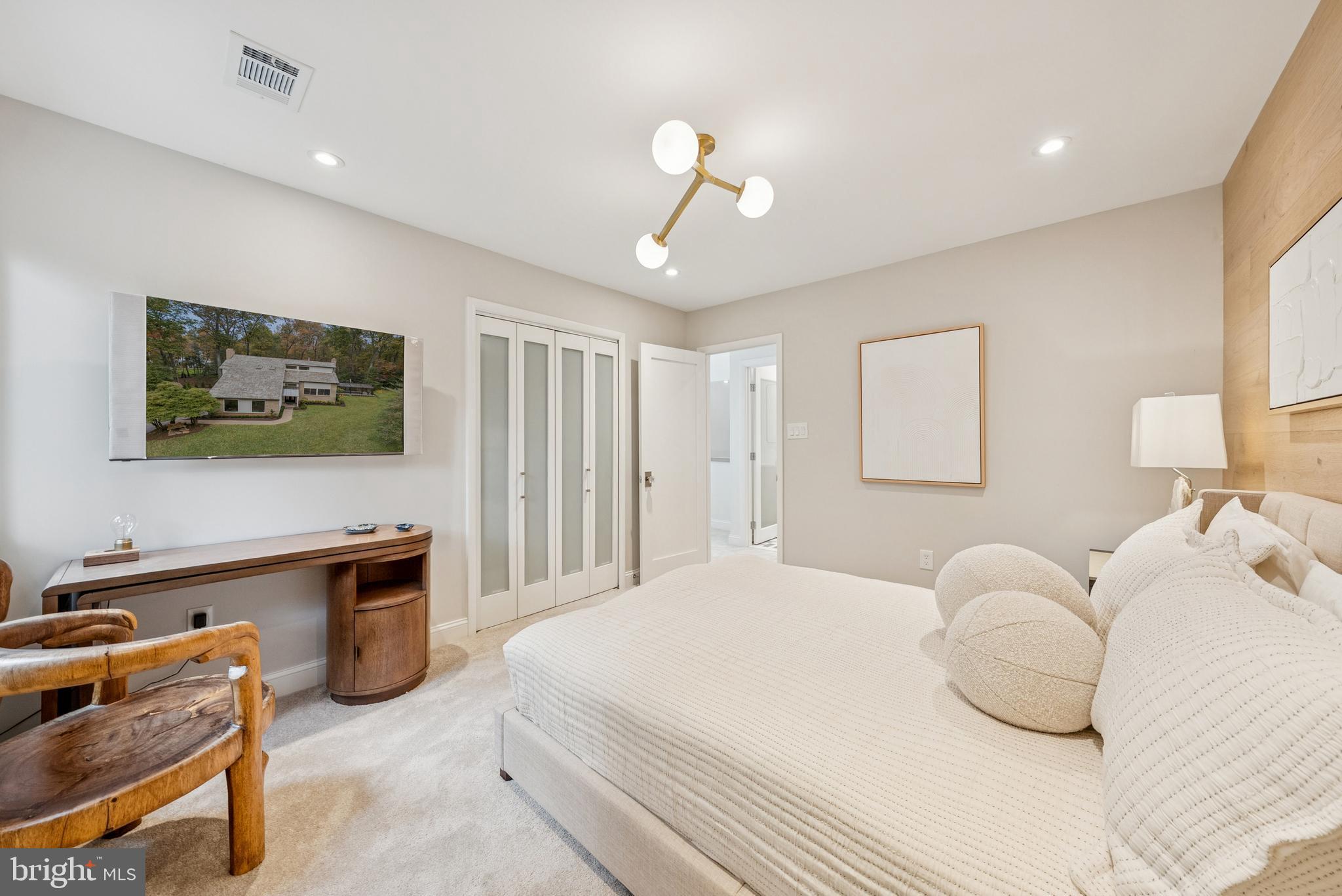 OAKTON WOODS - Residential