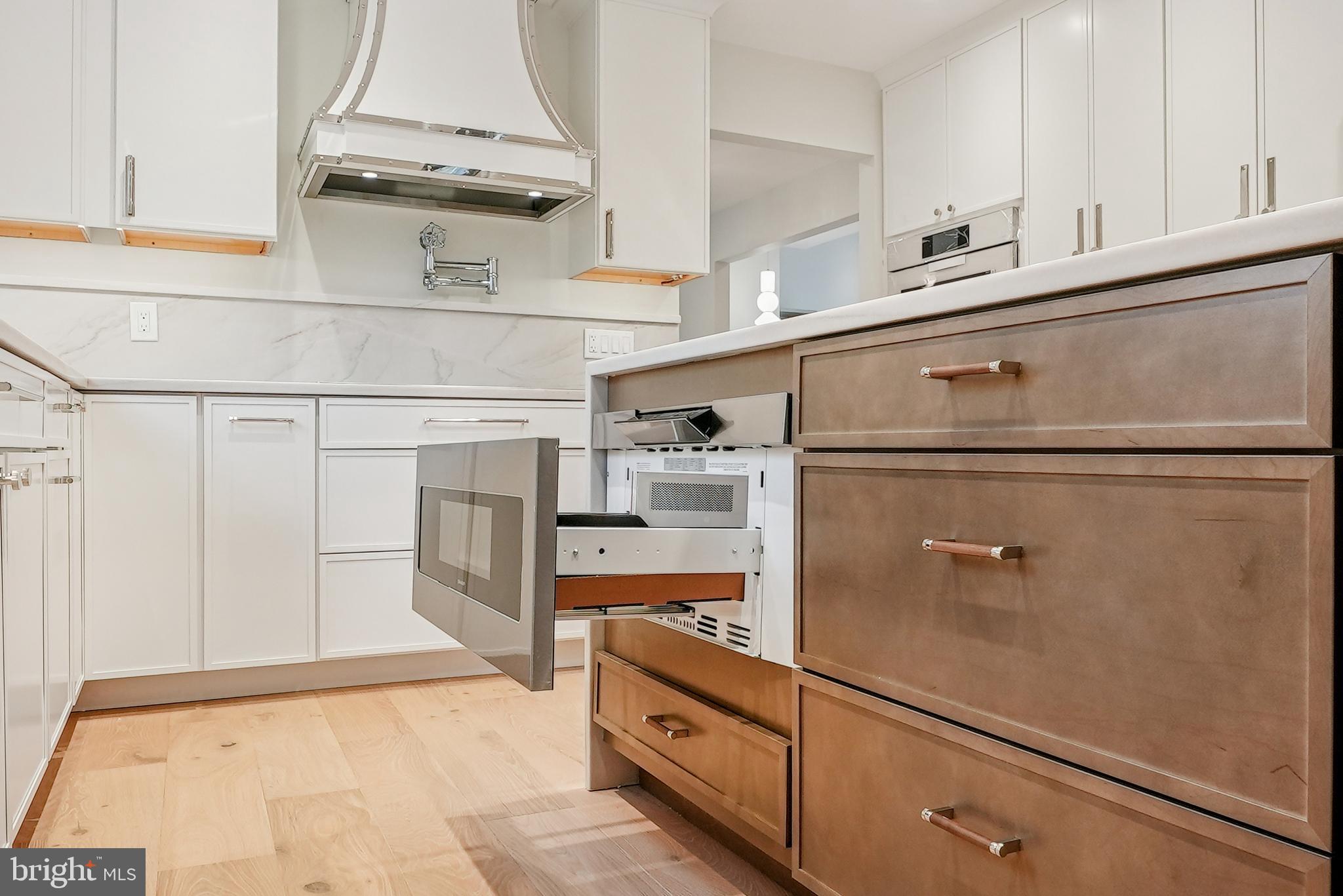 OAKTON WOODS - Residential