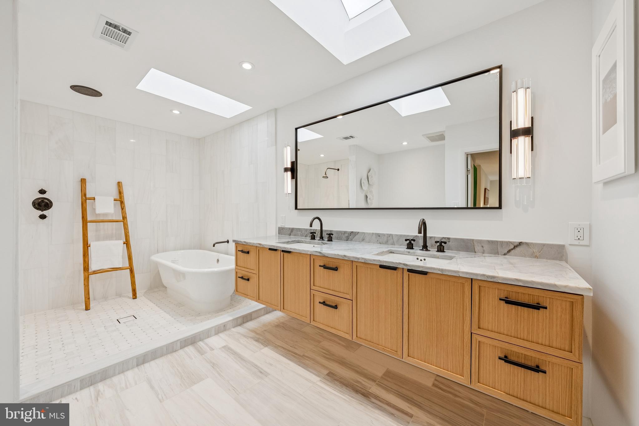 OAKTON WOODS - Residential