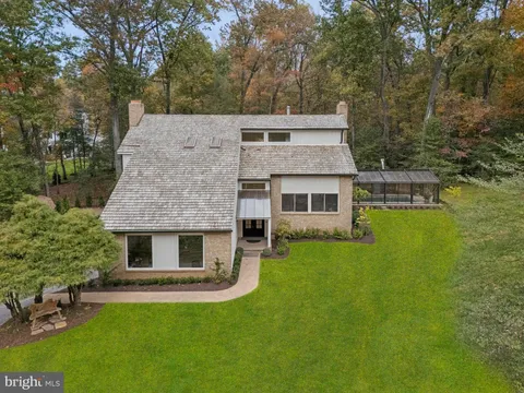 11000 Oakton Woods Way, Oakton, VA MLS: VAFX2276392