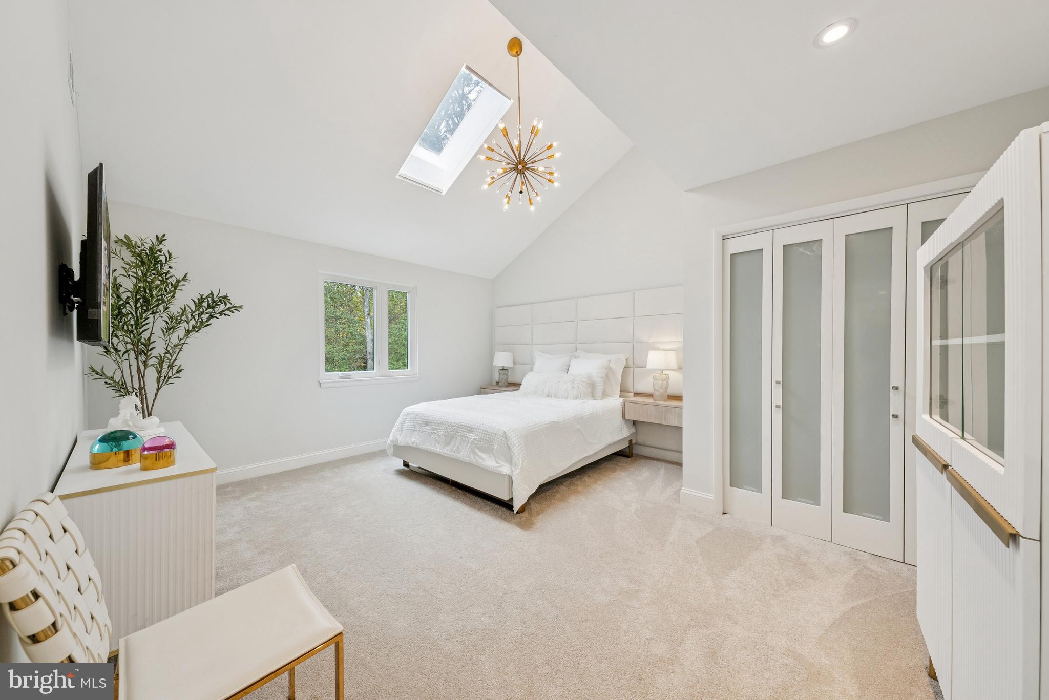 OAKTON WOODS - Residential