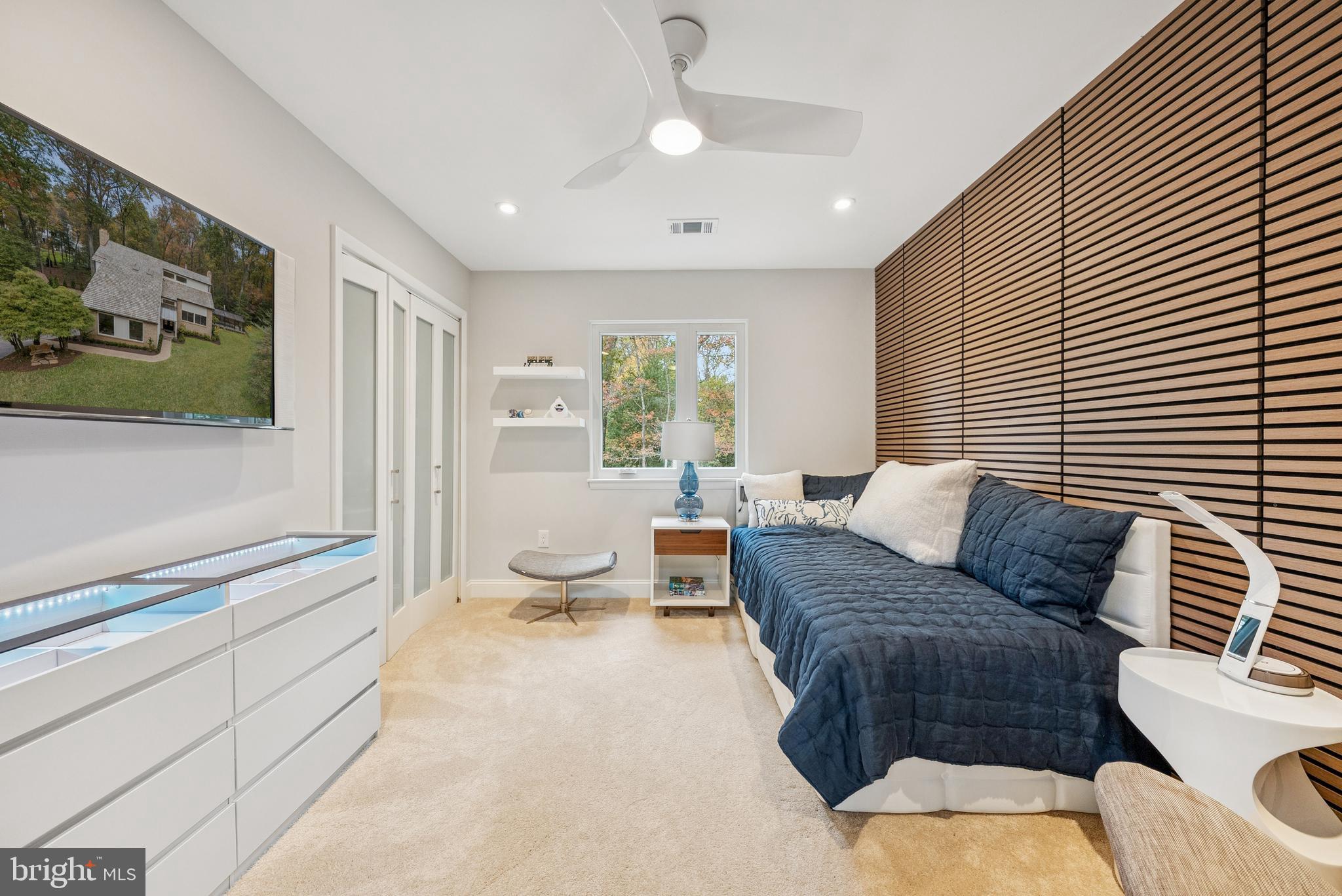 OAKTON WOODS - Residential