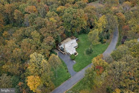 11000 OAKTON WOODS WAY OAKTON VA 22124