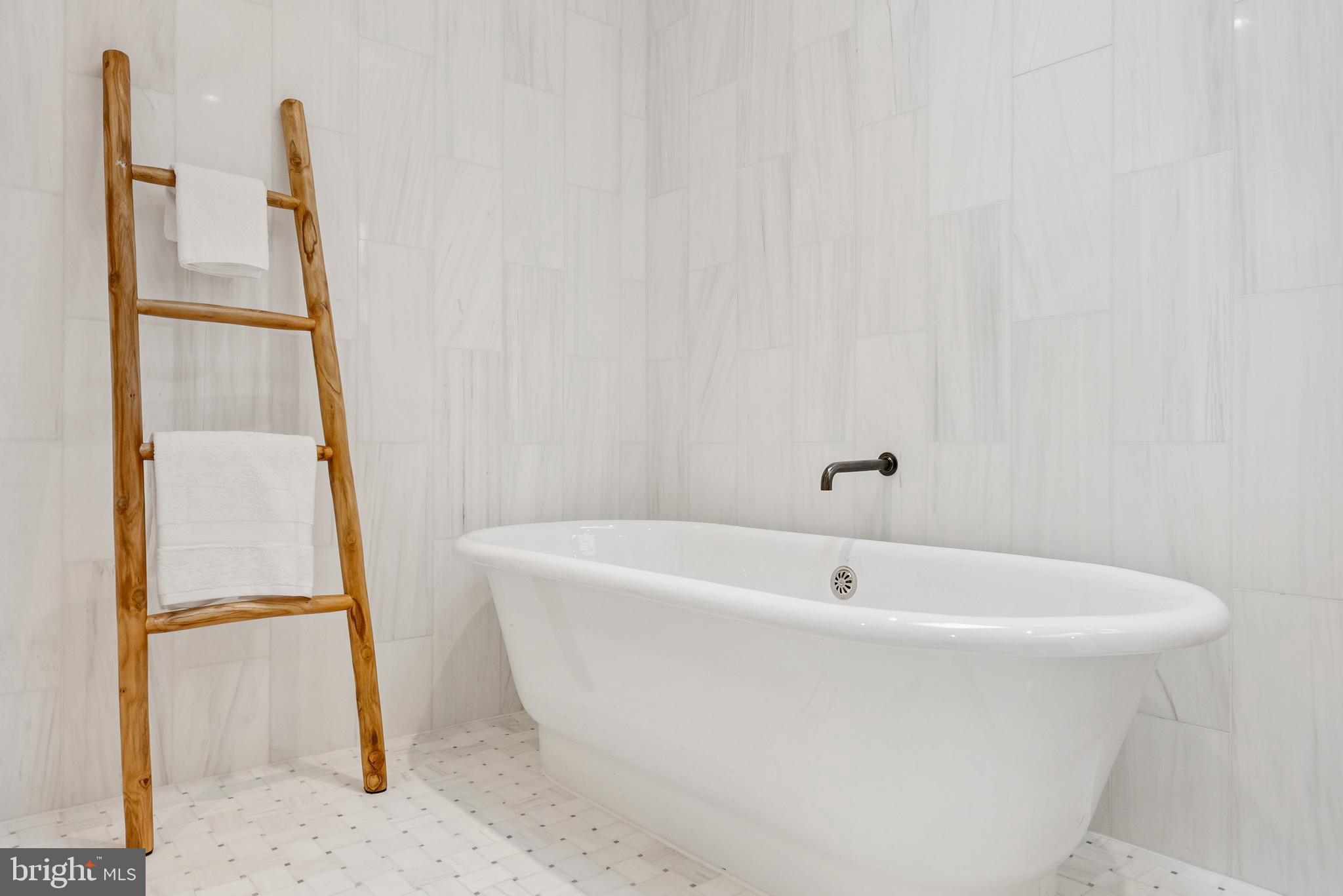 OAKTON WOODS - Residential