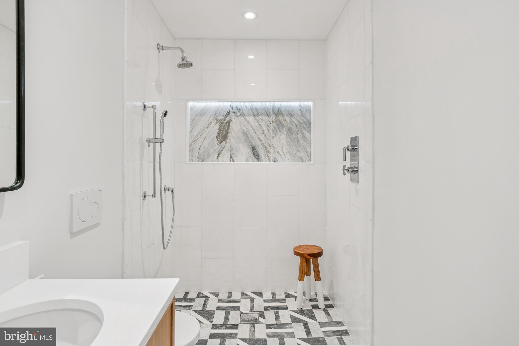 OAKTON WOODS - Residential