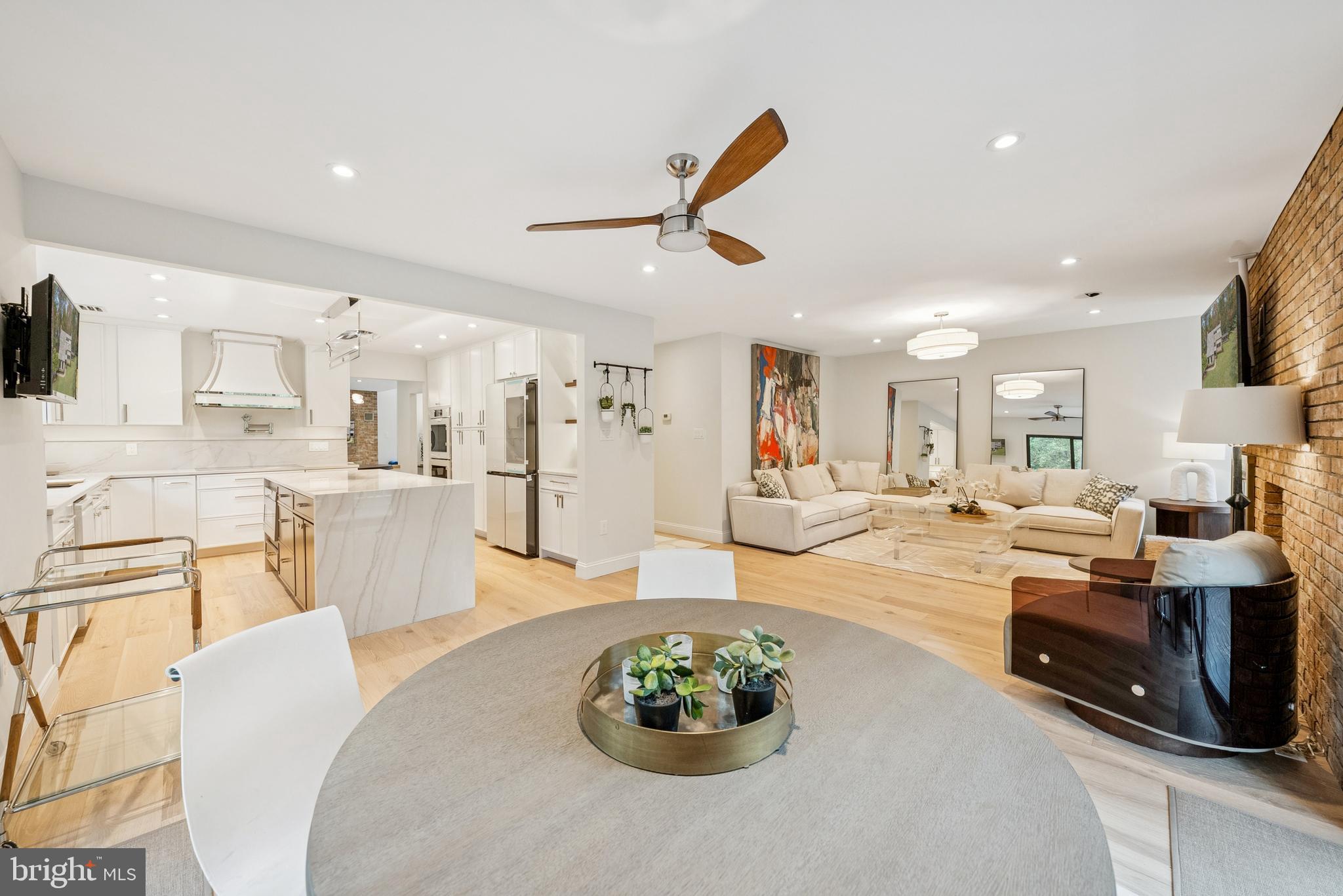 OAKTON WOODS - Residential