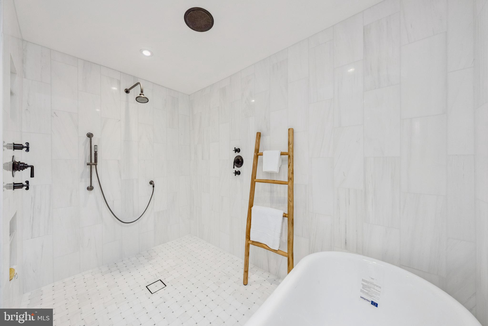 OAKTON WOODS - Residential