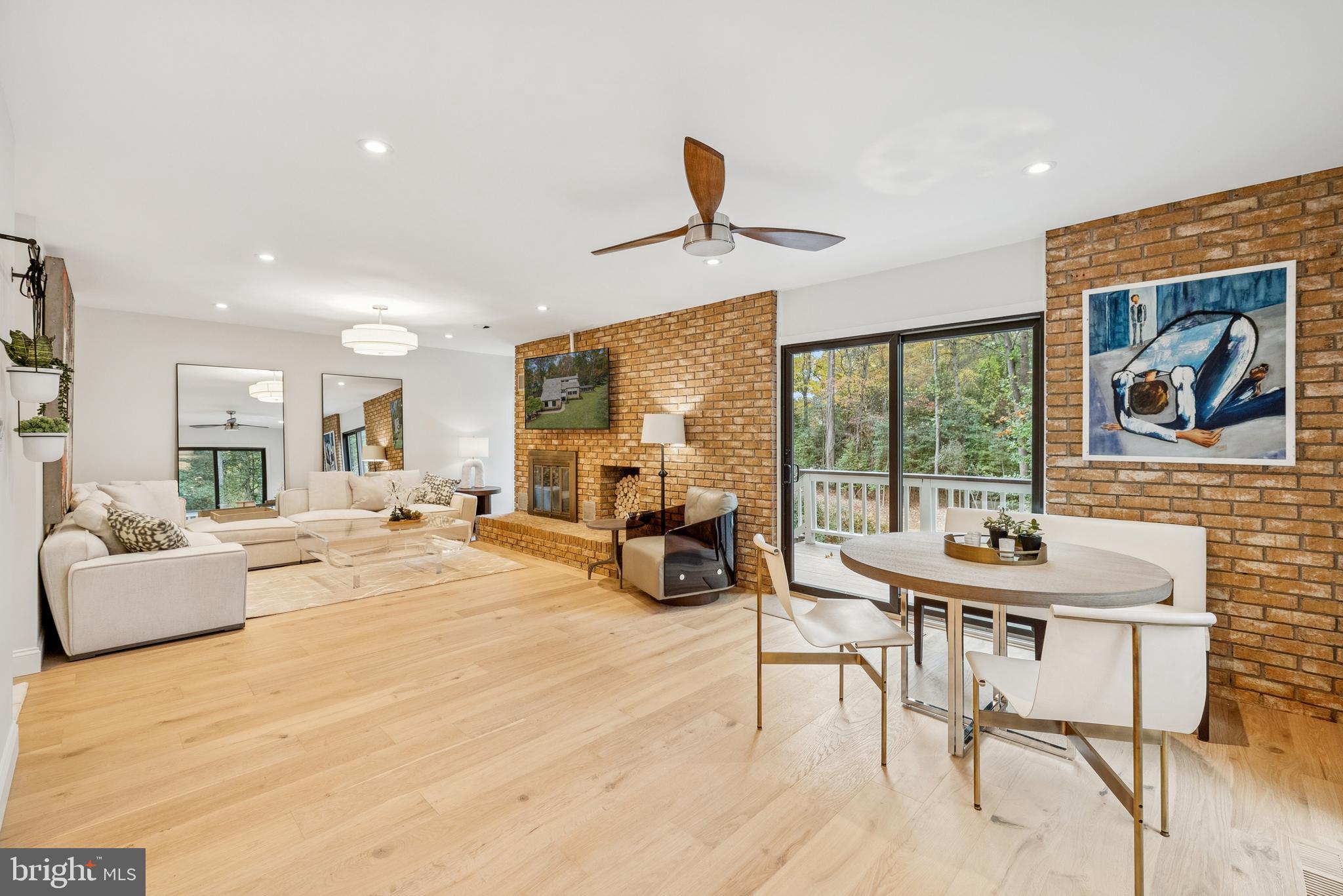 OAKTON WOODS - Residential