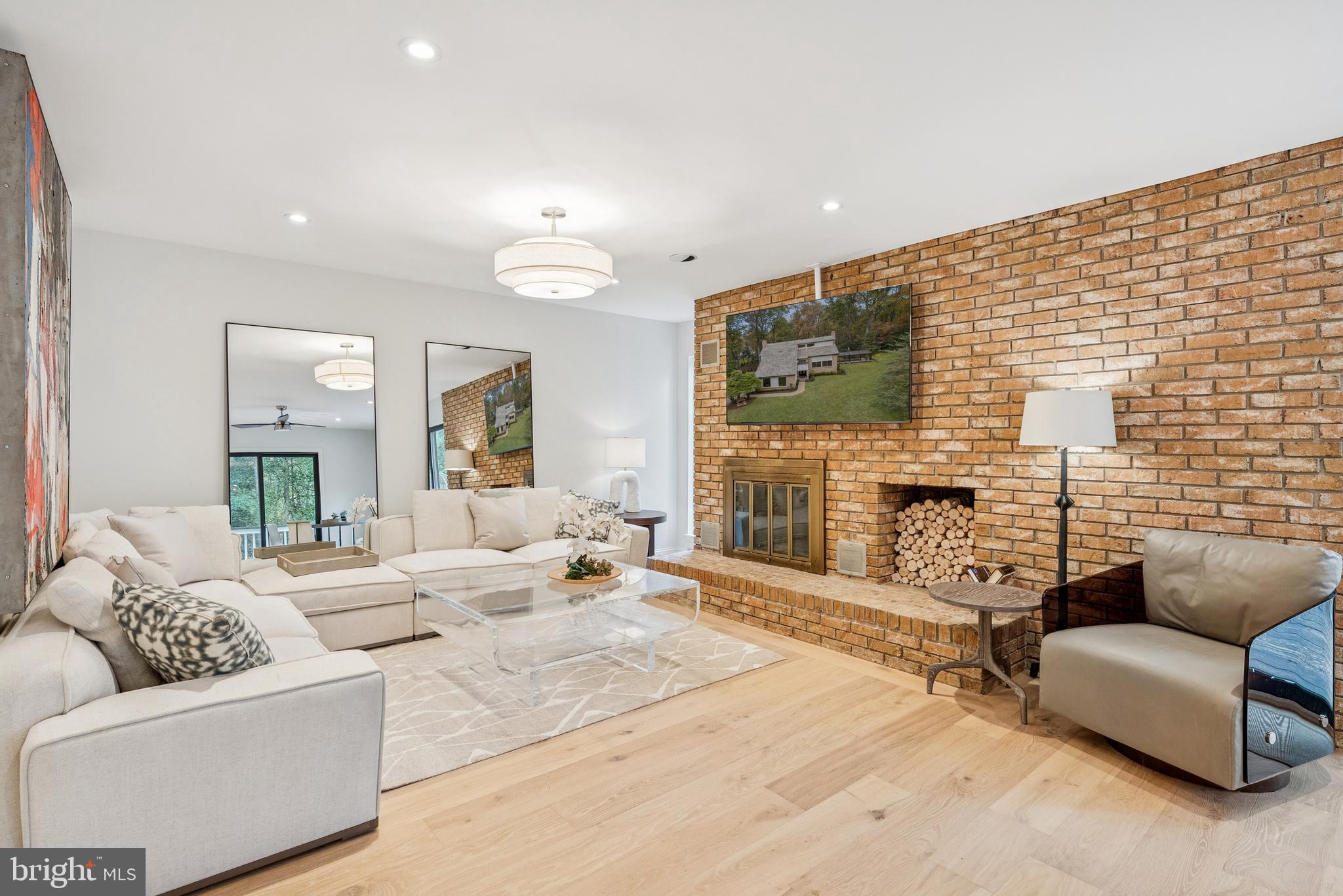 OAKTON WOODS - Residential