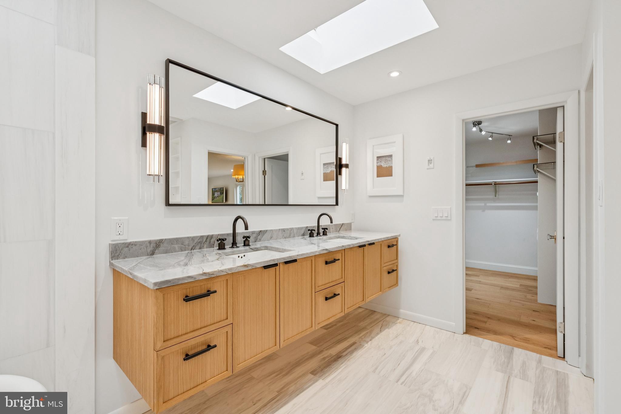 OAKTON WOODS - Residential