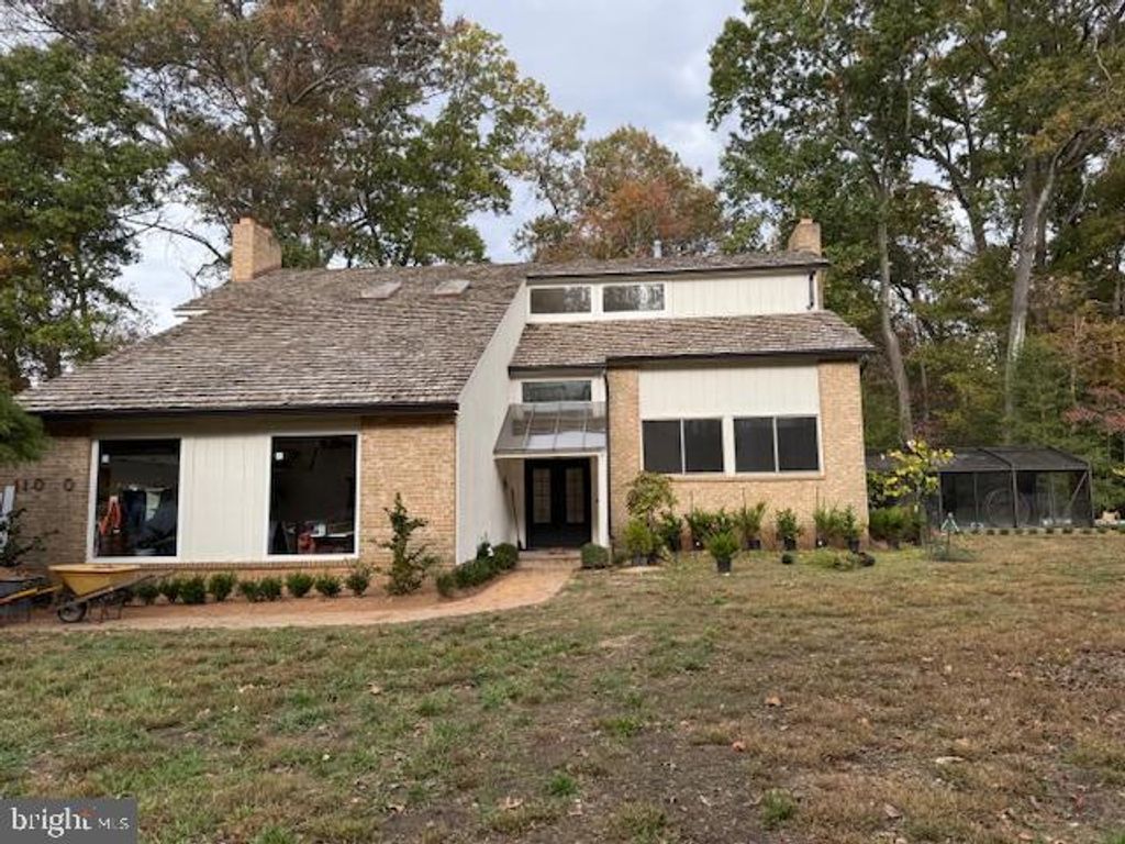 Photo of 11000 Oakton Woods Way, OAKTON, VA 22124 (MLS # VAFX2276392)