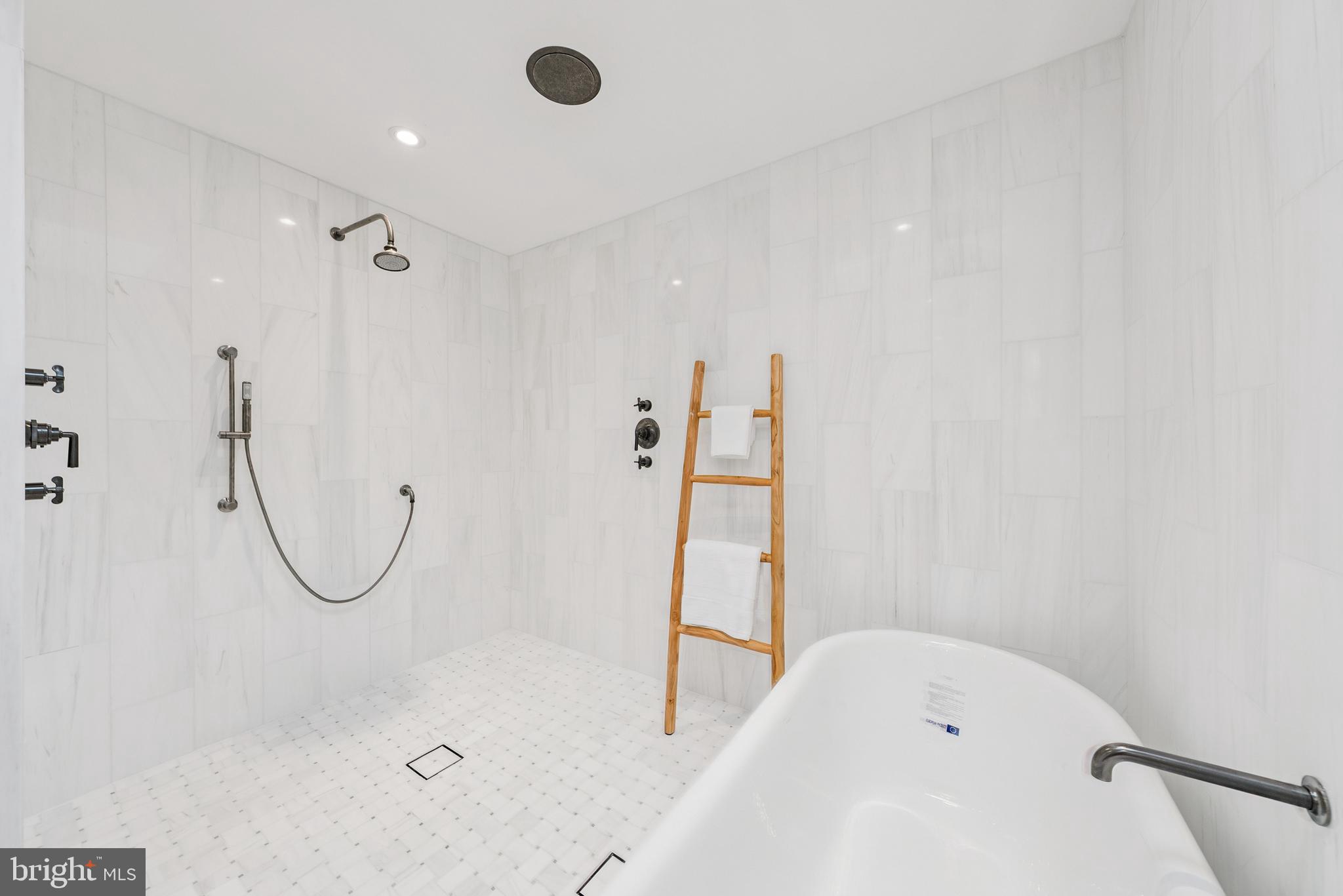 OAKTON WOODS - Residential