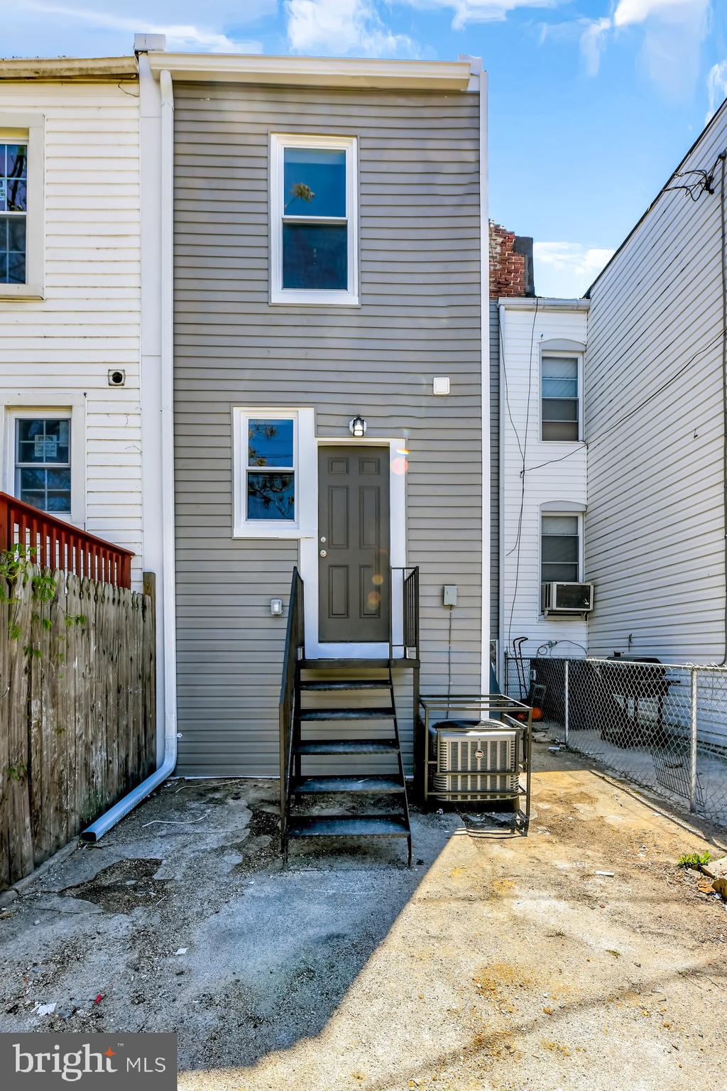 COLD SPRING NEWTOWN - Residential