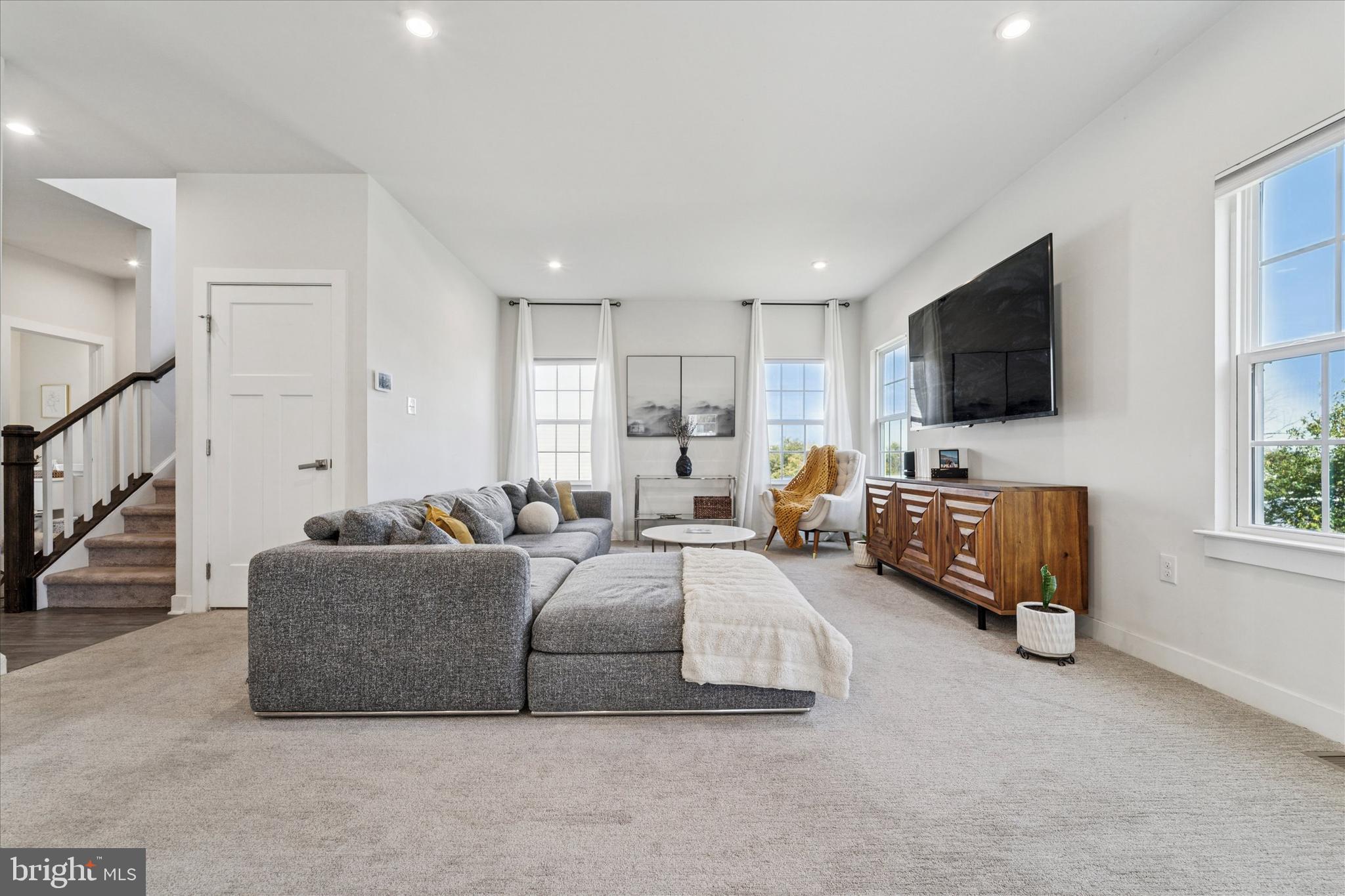 HANOVER POINTE - Residential