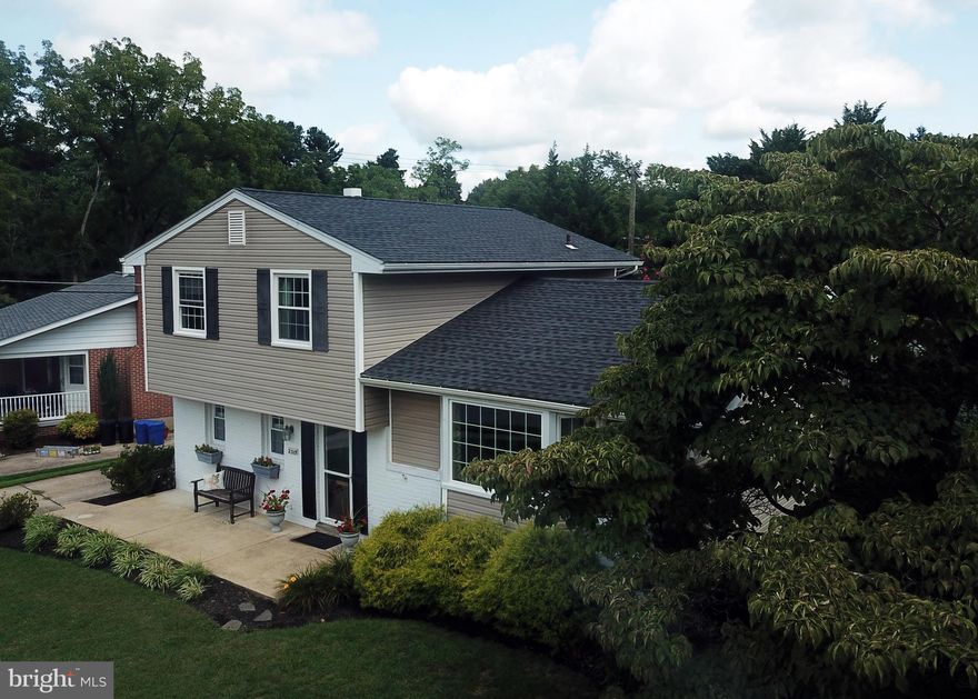 Up to date, well maintained split level in sought after Springlake Community.  Beautiful views of pond/park area.  Community pool, blue ribbon school district.  This home has a lovely flowing floor plan.  The exterior has a nice large concrete pad in front, perfect for sitting outside. Wonderful home for anyone interested in moving into the Springlake community.  All neutral colors.  A must see.