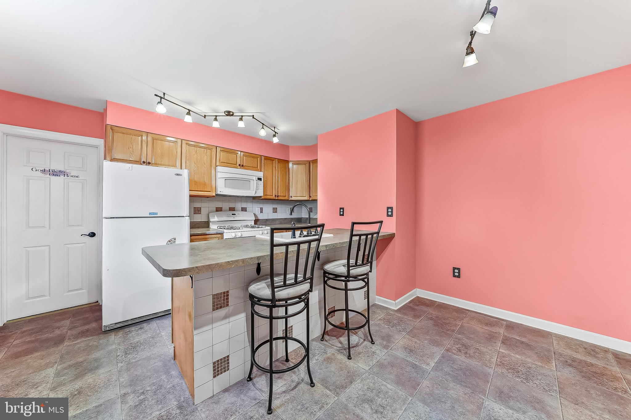 EAST FALLS - Residential